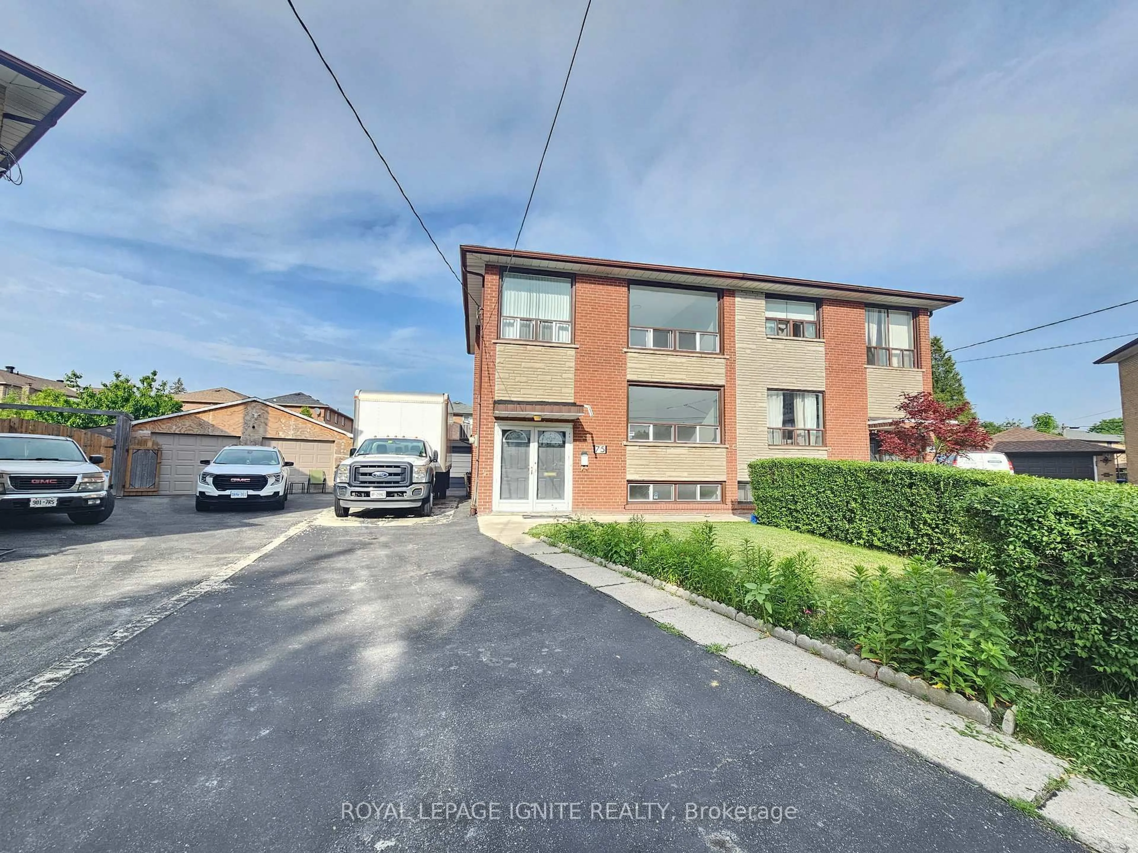 A pic from outside/outdoor area/front of a property/back of a property/a pic from drone, street for 75 Pamille Pl, Toronto Ontario M6M 3B1