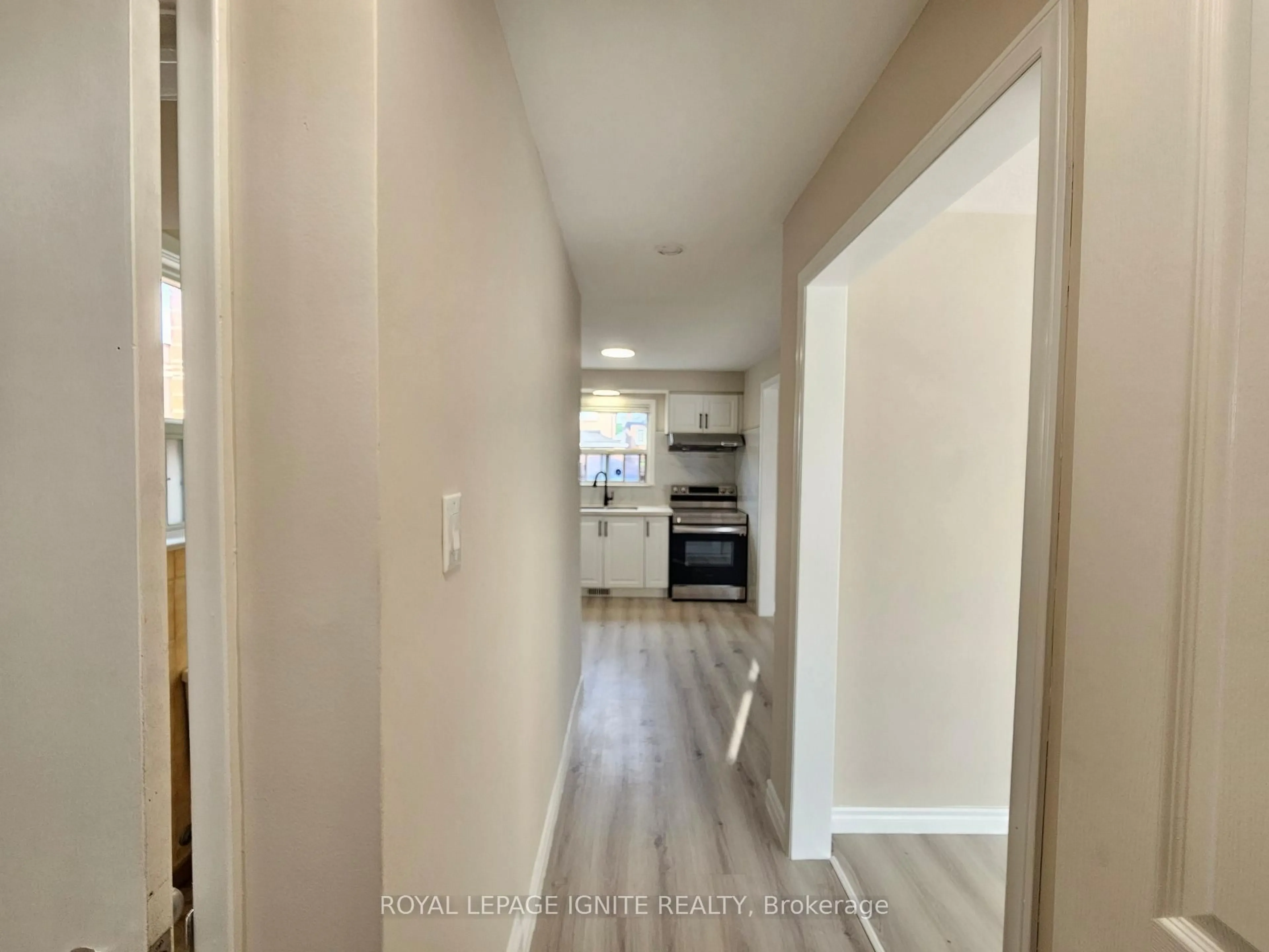 Indoor entryway for 75 Pamille Pl, Toronto Ontario M6M 3B1