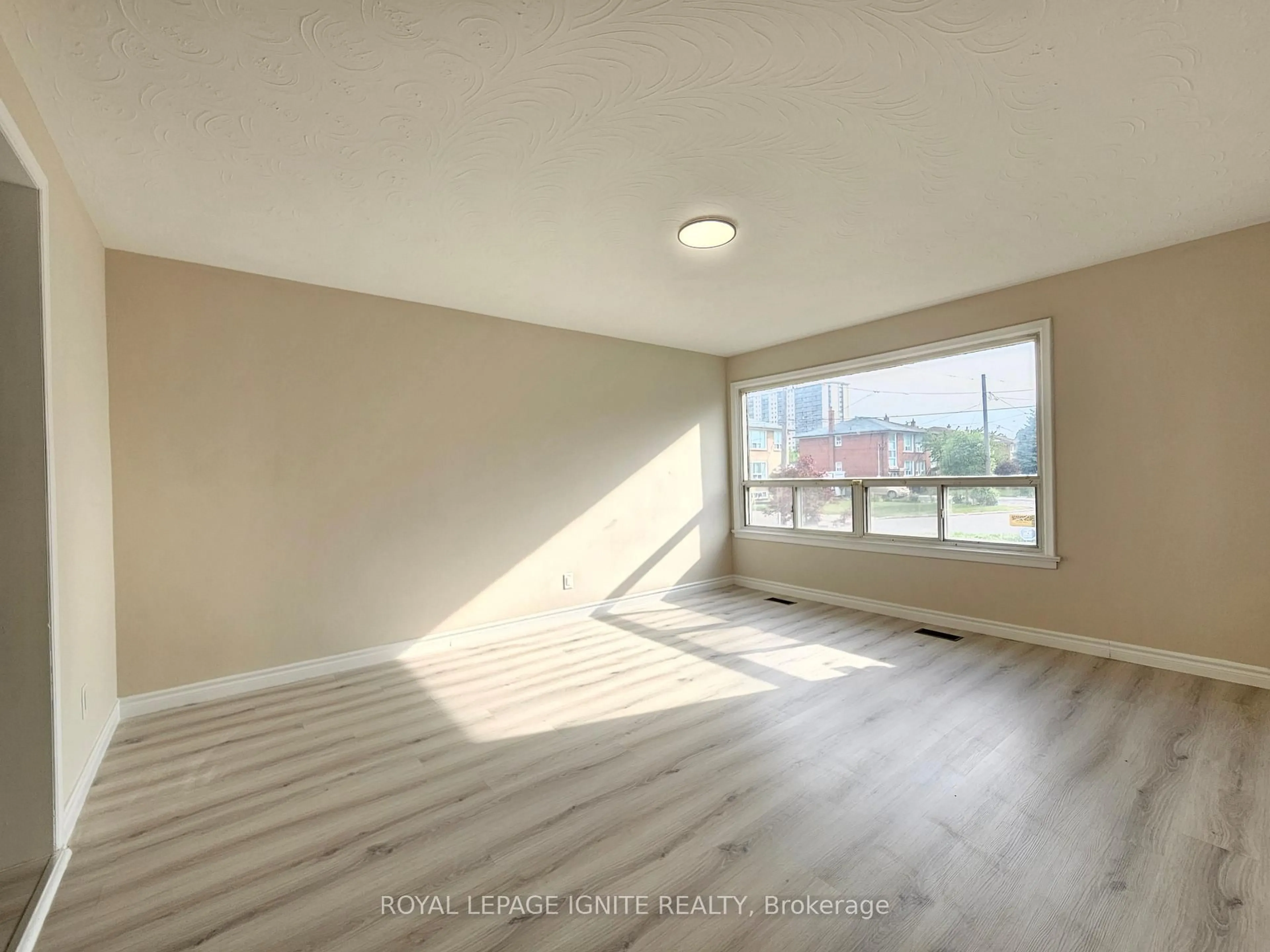 A pic of a room for 75 Pamille Pl, Toronto Ontario M6M 3B1