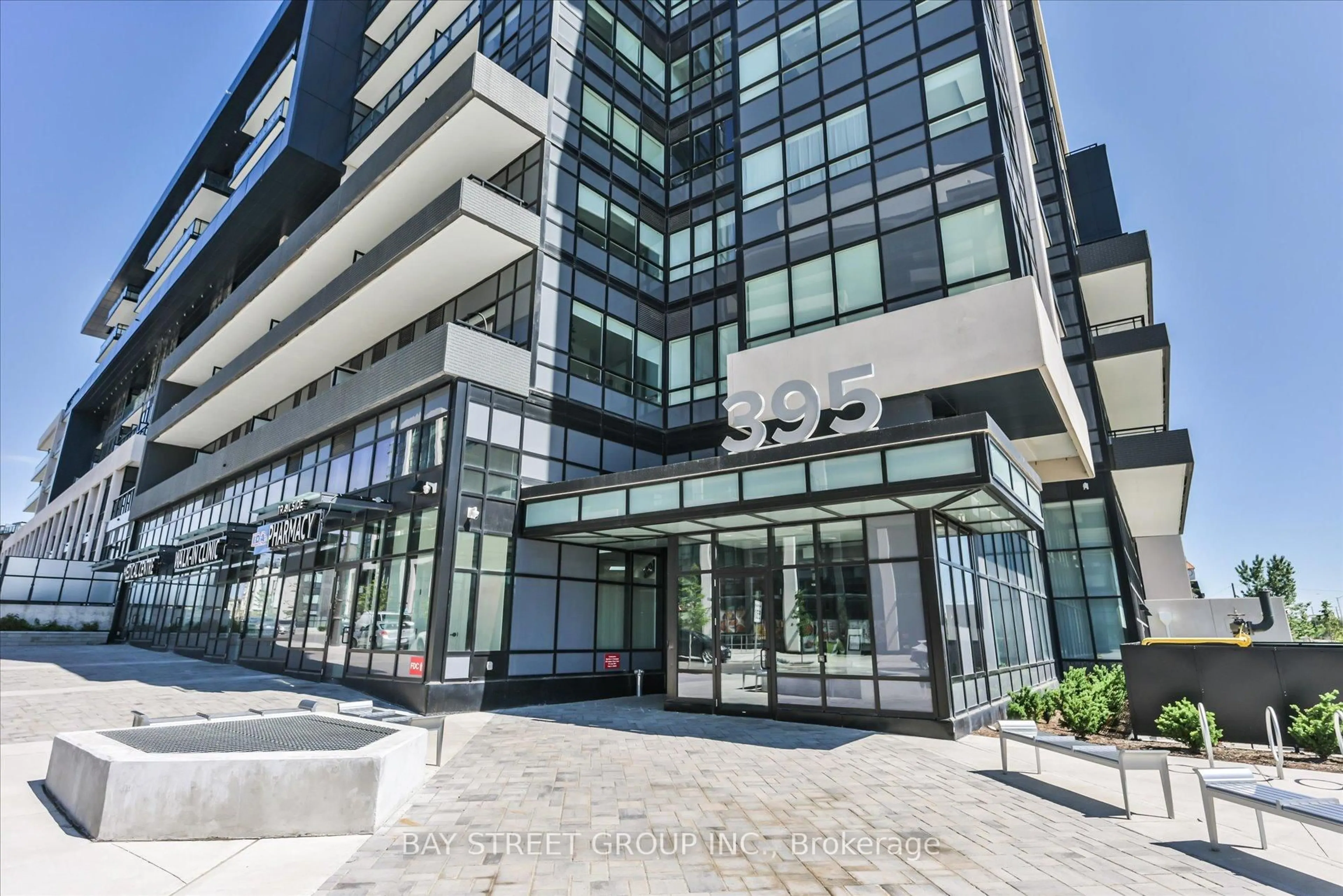 Indoor foyer for 395 Dundas St #130, Oakville Ontario L6M 5R8
