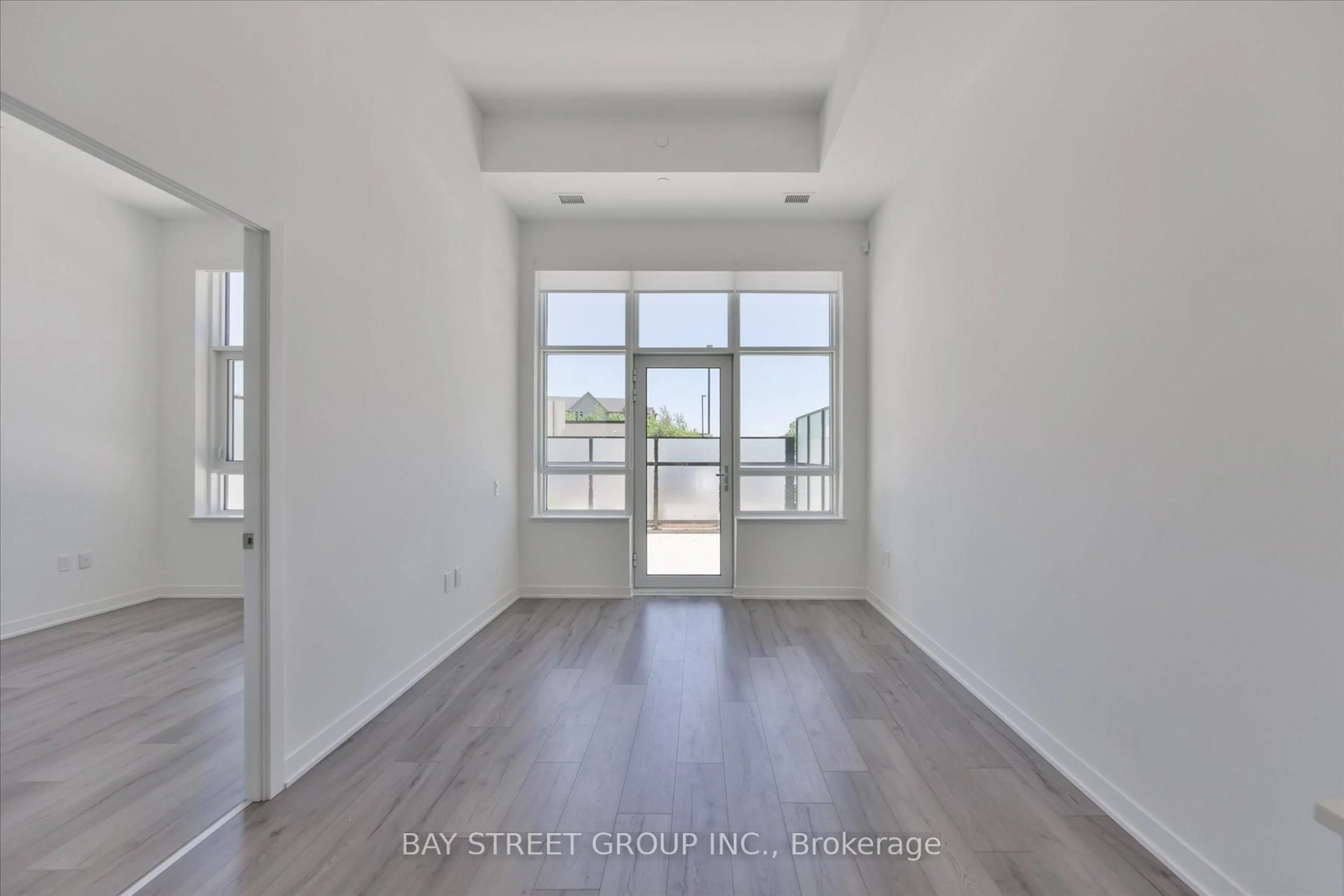 Indoor entryway for 395 Dundas St #130, Oakville Ontario L6M 5R8