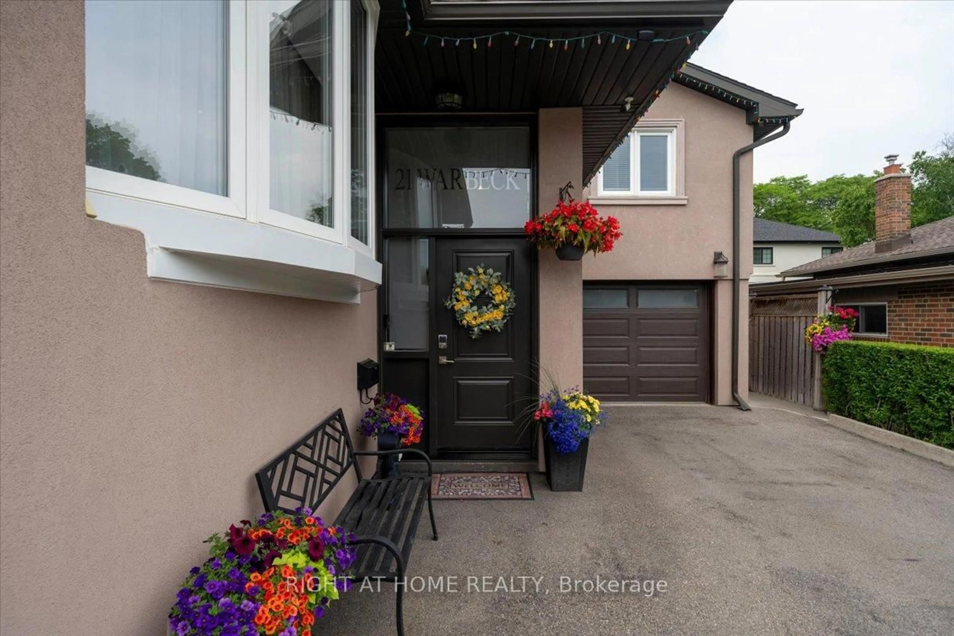 Indoor entryway for 21 Warbeck Pl, Toronto Ontario M9R 3C2