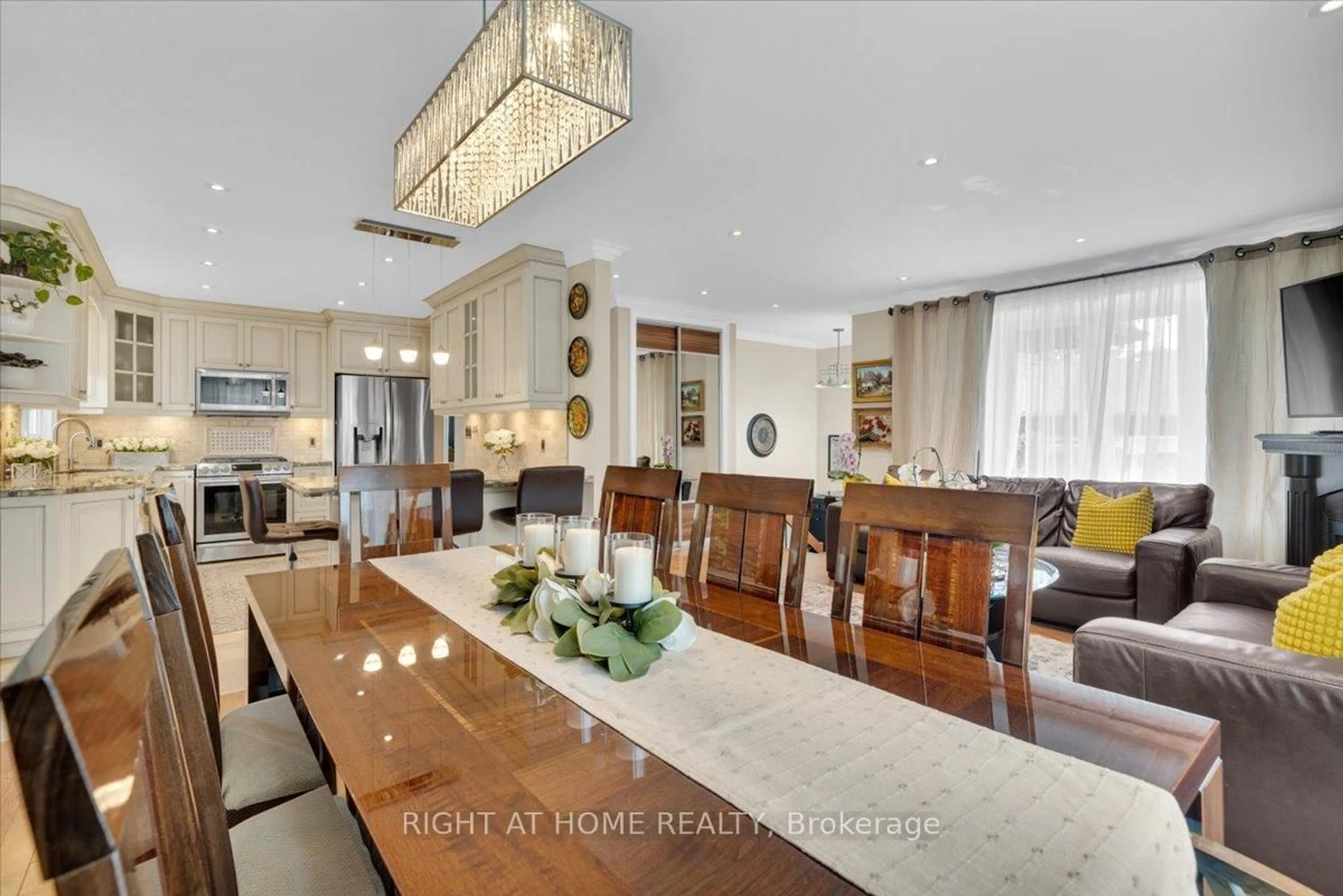 Dining room, unknown for 21 Warbeck Pl, Toronto Ontario M9R 3C2