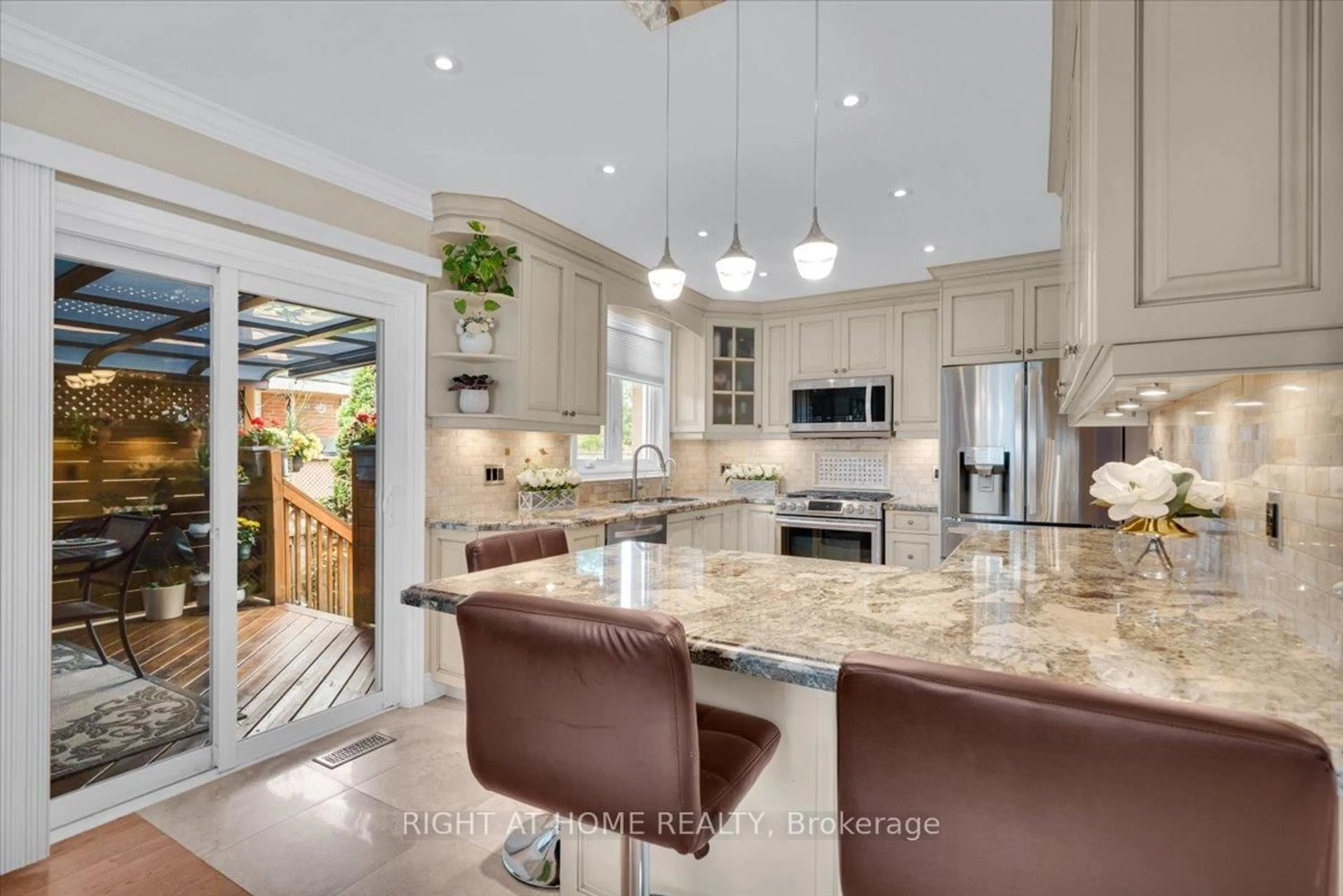 Open concept kitchen, ceramic/tile floor for 21 Warbeck Pl, Toronto Ontario M9R 3C2