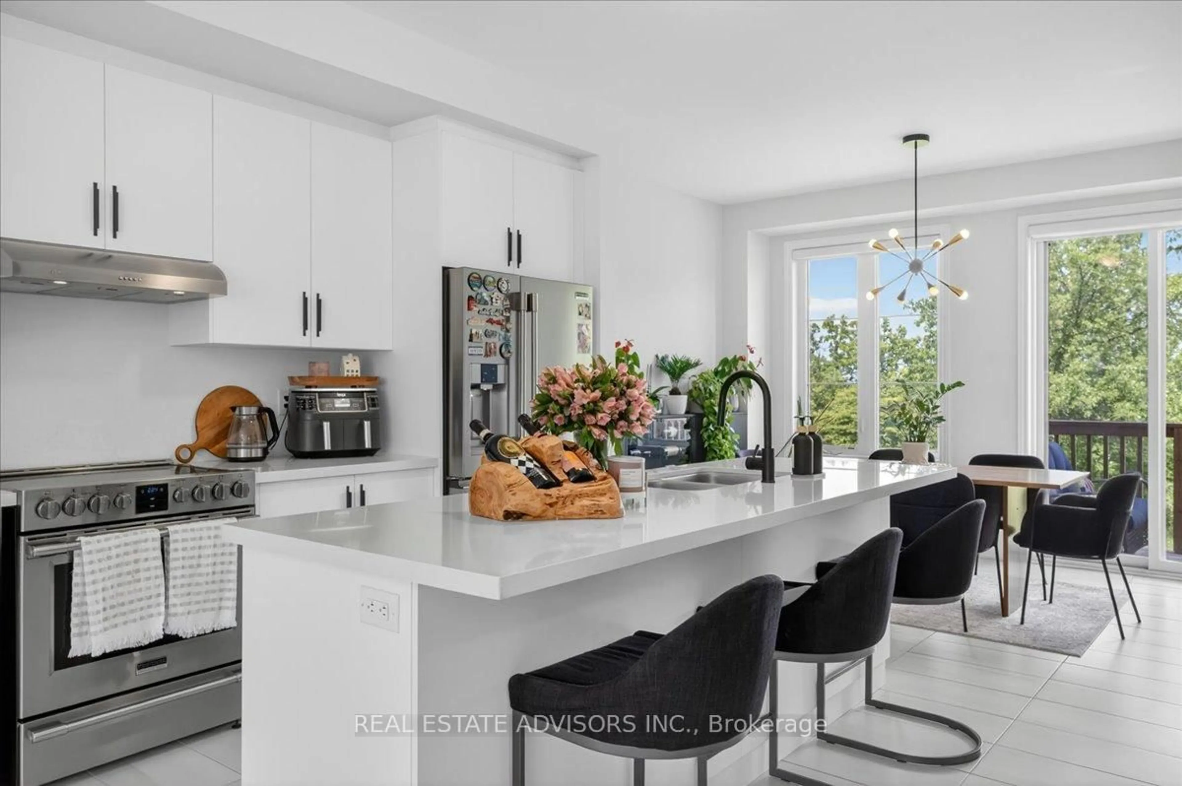 Contemporary kitchen, ceramic/tile floor for 95 Halliford Pl, Brampton Ontario L6P 4N6