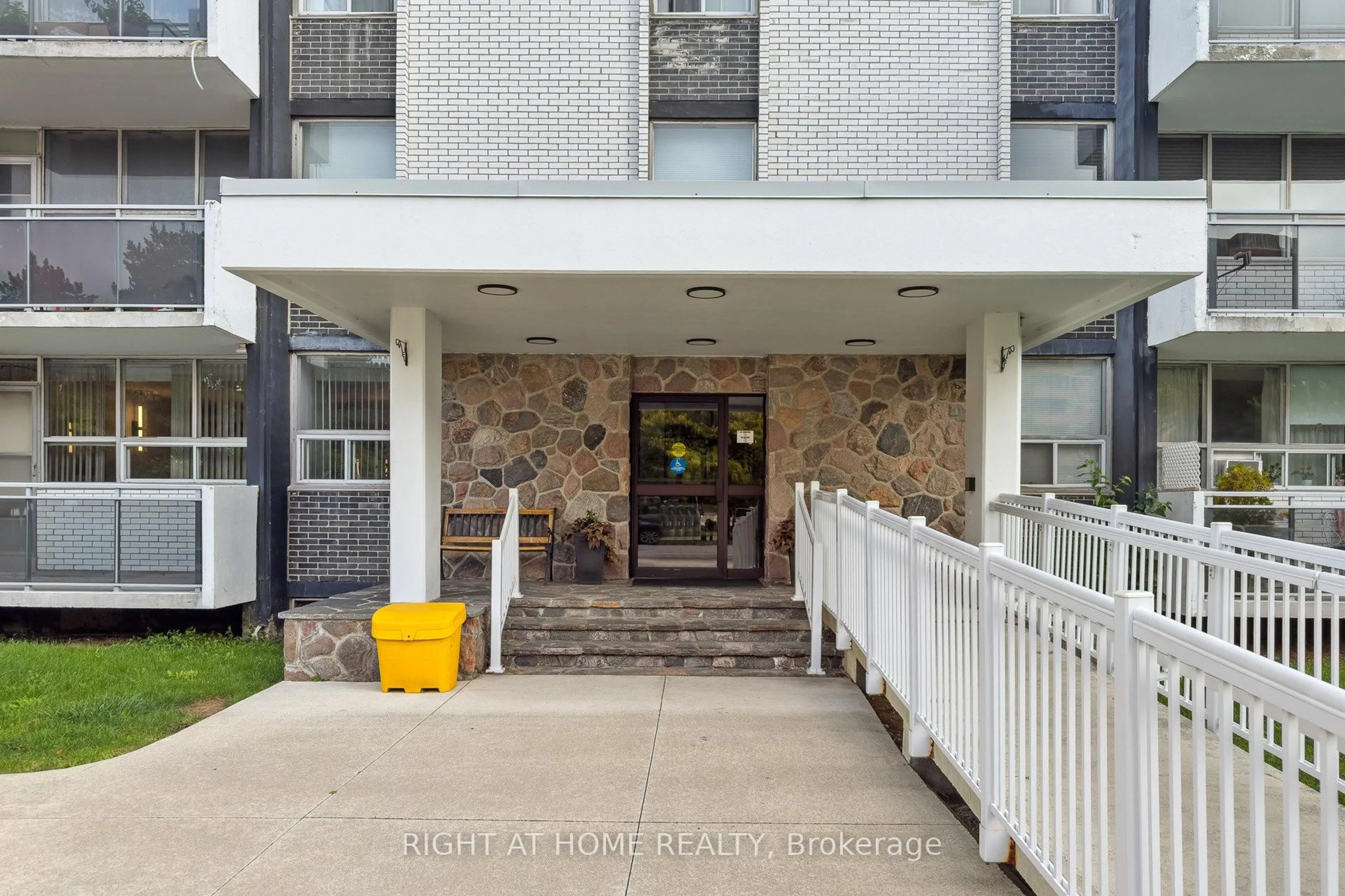 Unknown for 151 LaRose Ave #907, Toronto Ontario M9P 1B3