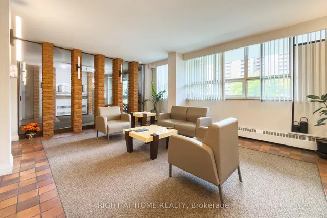 151 LaRose Ave #907, Toronto 4