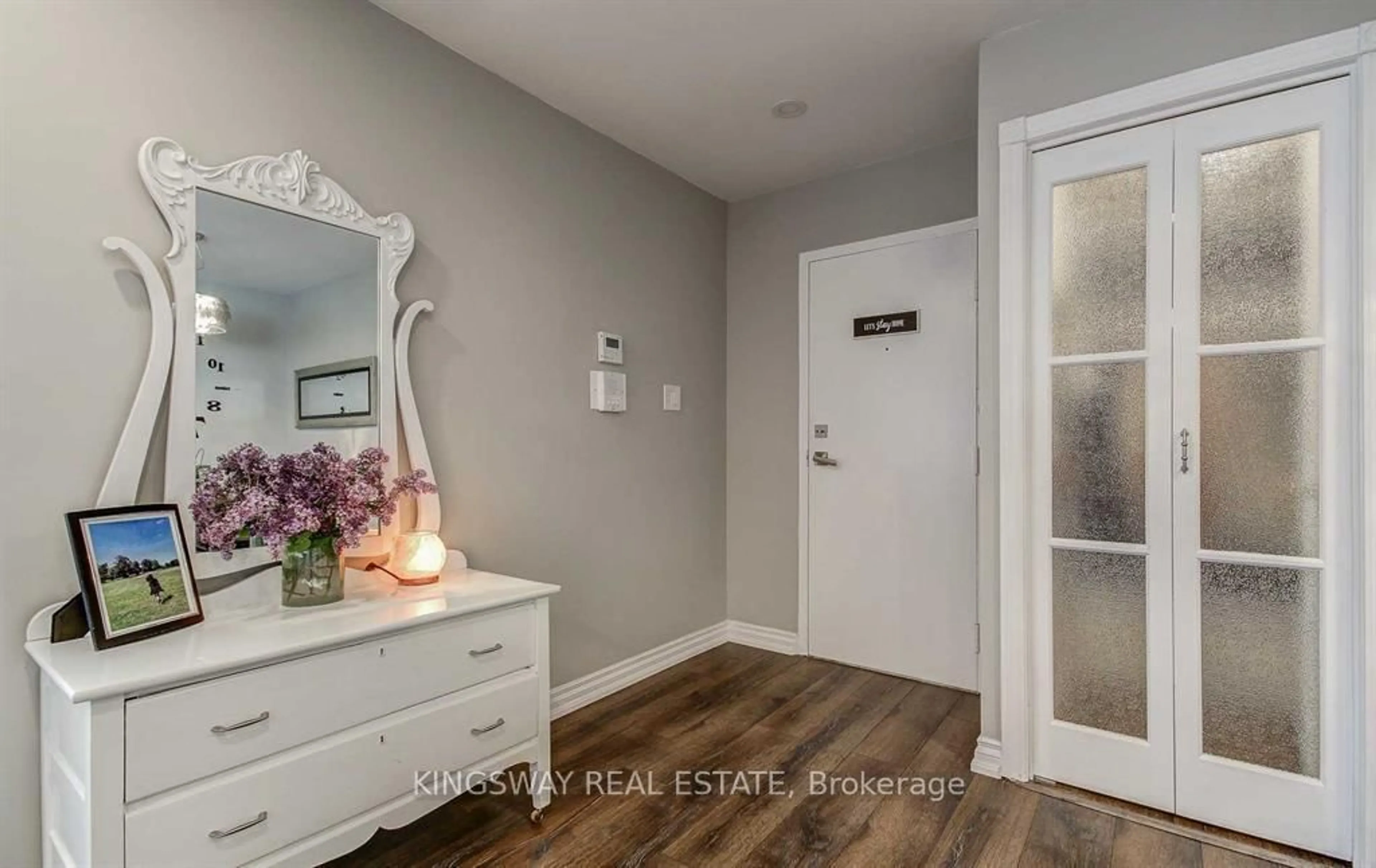 Indoor entryway for 2866 Battleford Rd #5F, Mississauga Ontario L5N 3L3