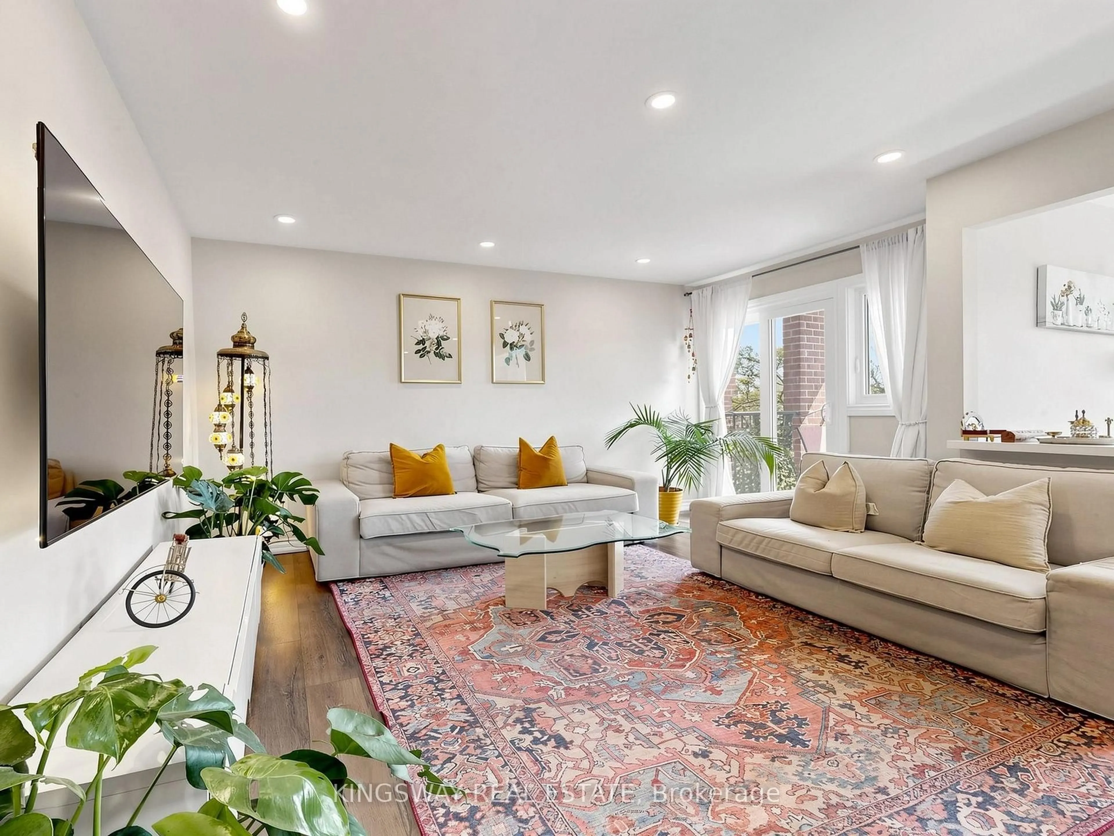 Living room with furniture, unknown for 2866 Battleford Rd #5F, Mississauga Ontario L5N 3L3