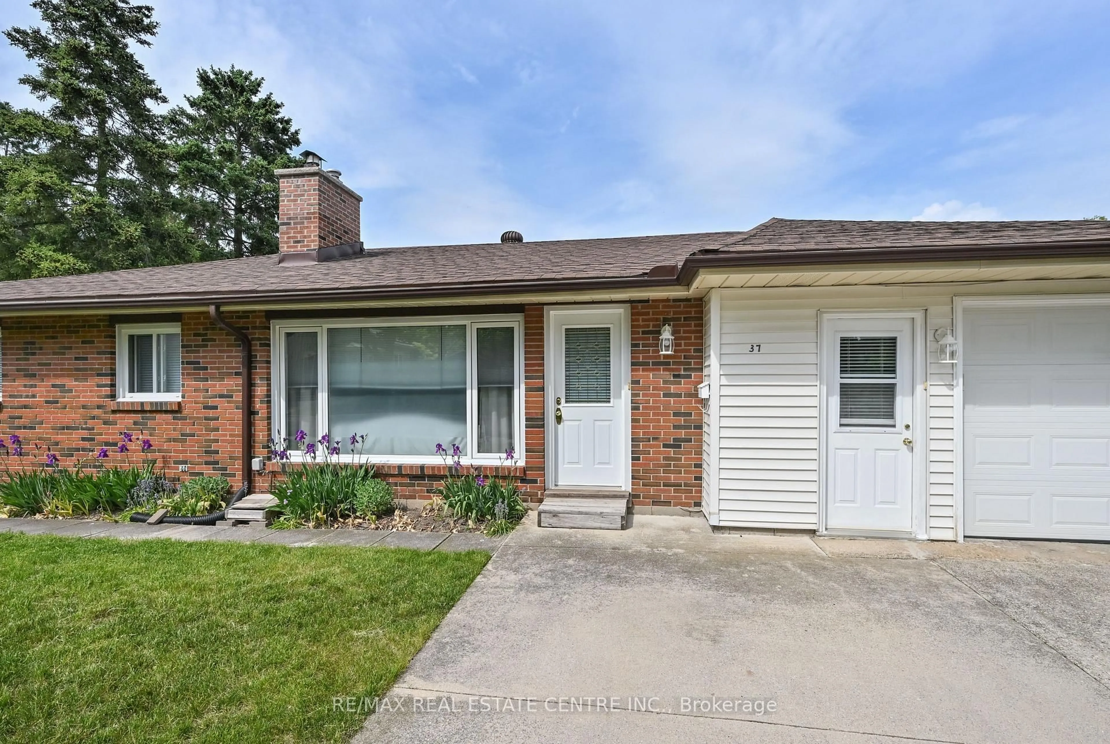 Home with brick exterior material, street for 37 Margaret St, Orangeville Ontario L9W 2N5