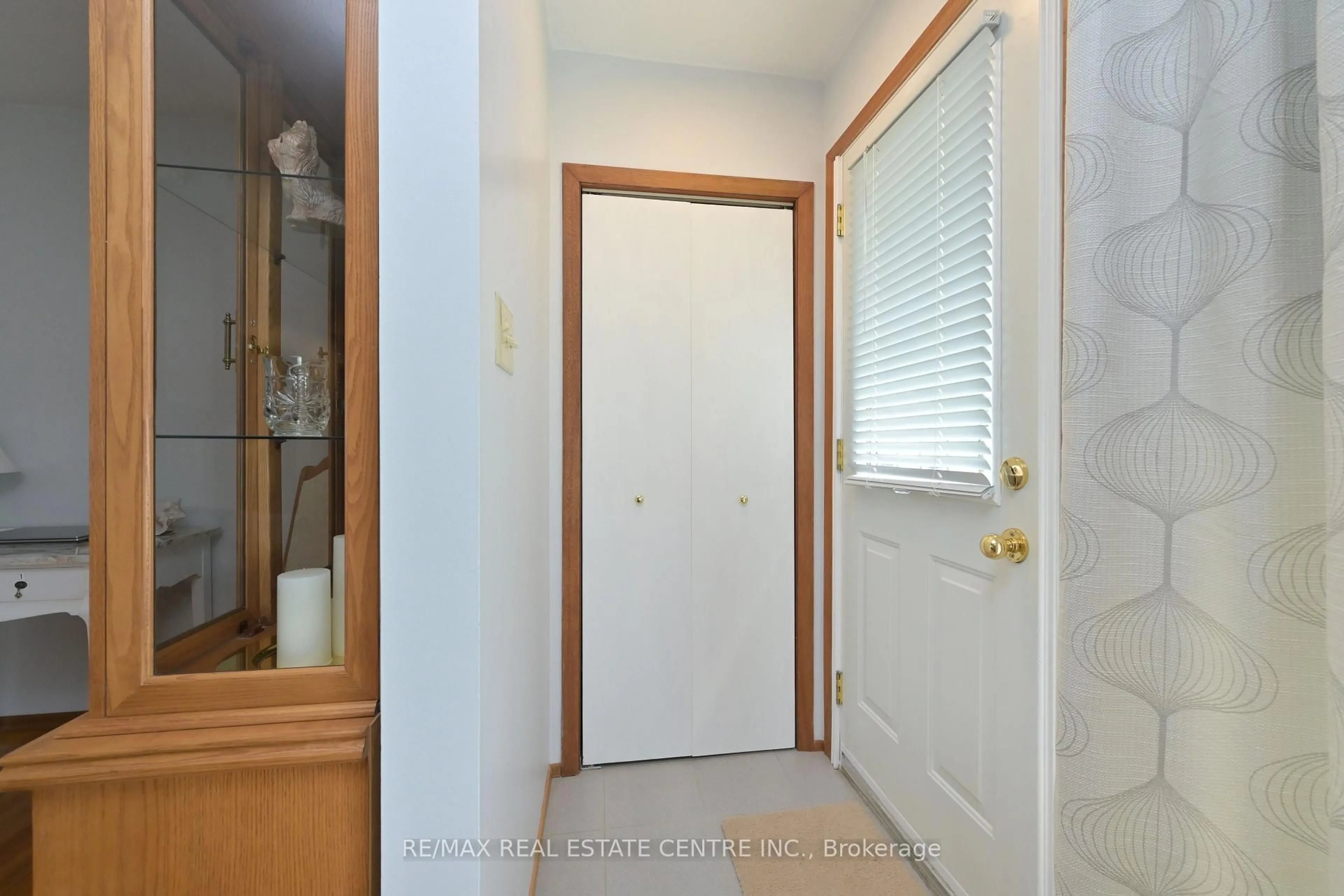 Indoor entryway for 37 Margaret St, Orangeville Ontario L9W 2N5