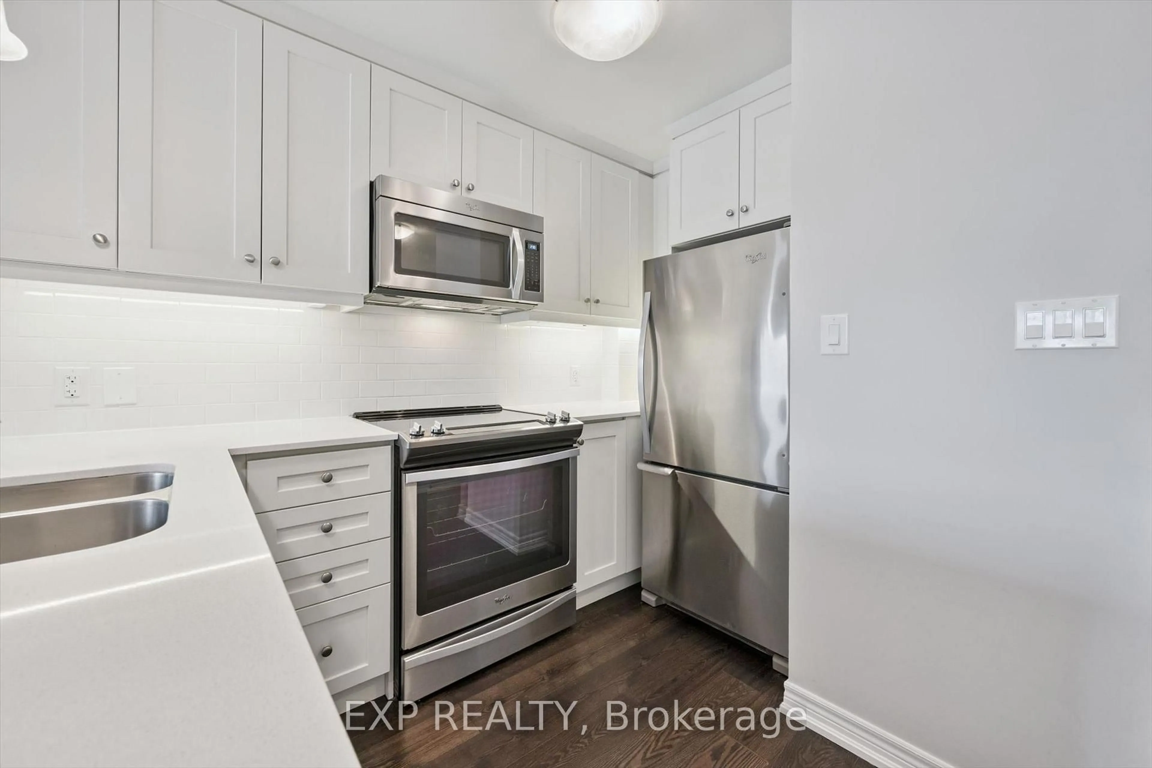 Standard kitchen, unknown for 73 Washington Ave #302, Oakville Ontario L6K 1W5