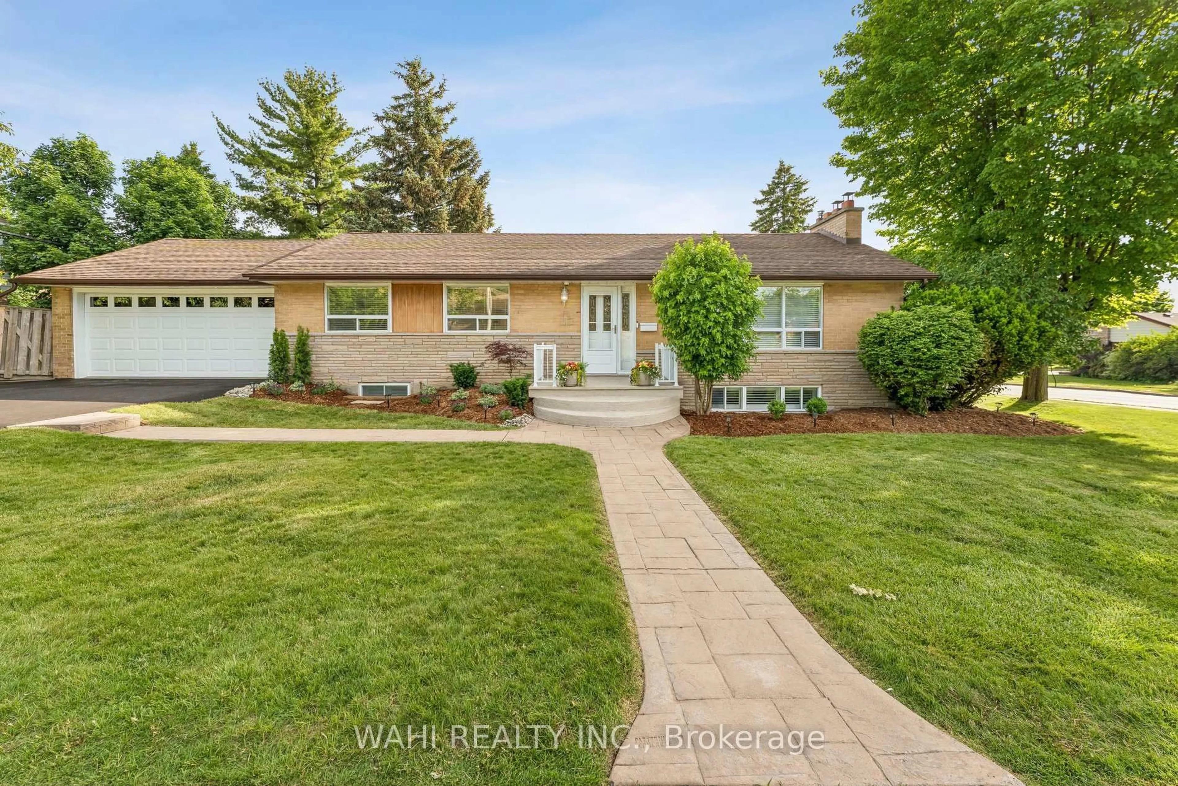 Unknown for 39 Nanwood Dr, Brampton Ontario L6W 1L7