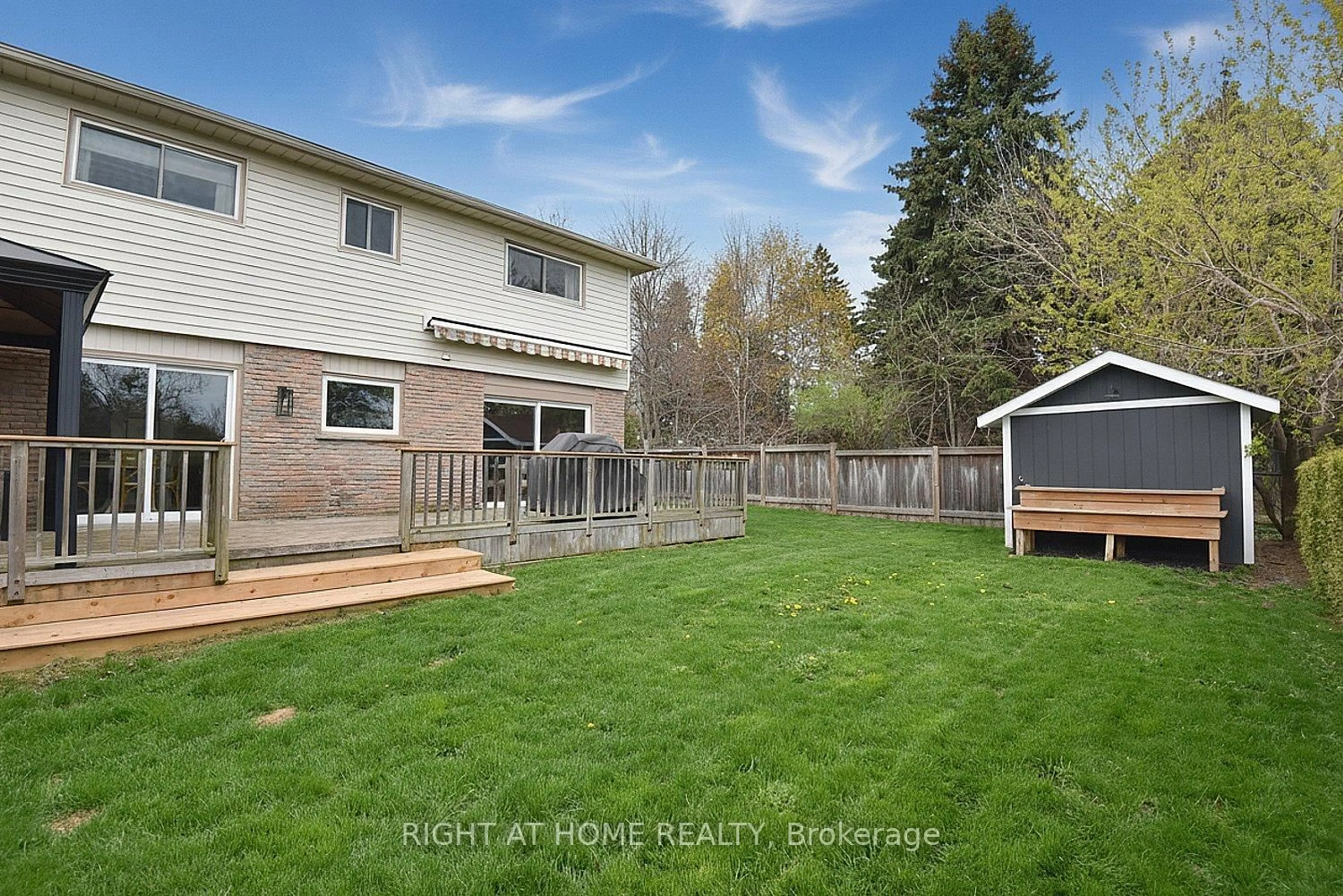 Home with vinyl exterior material, unknown for 2451 Sinclair Circ, Burlington Ontario L7P 3K9