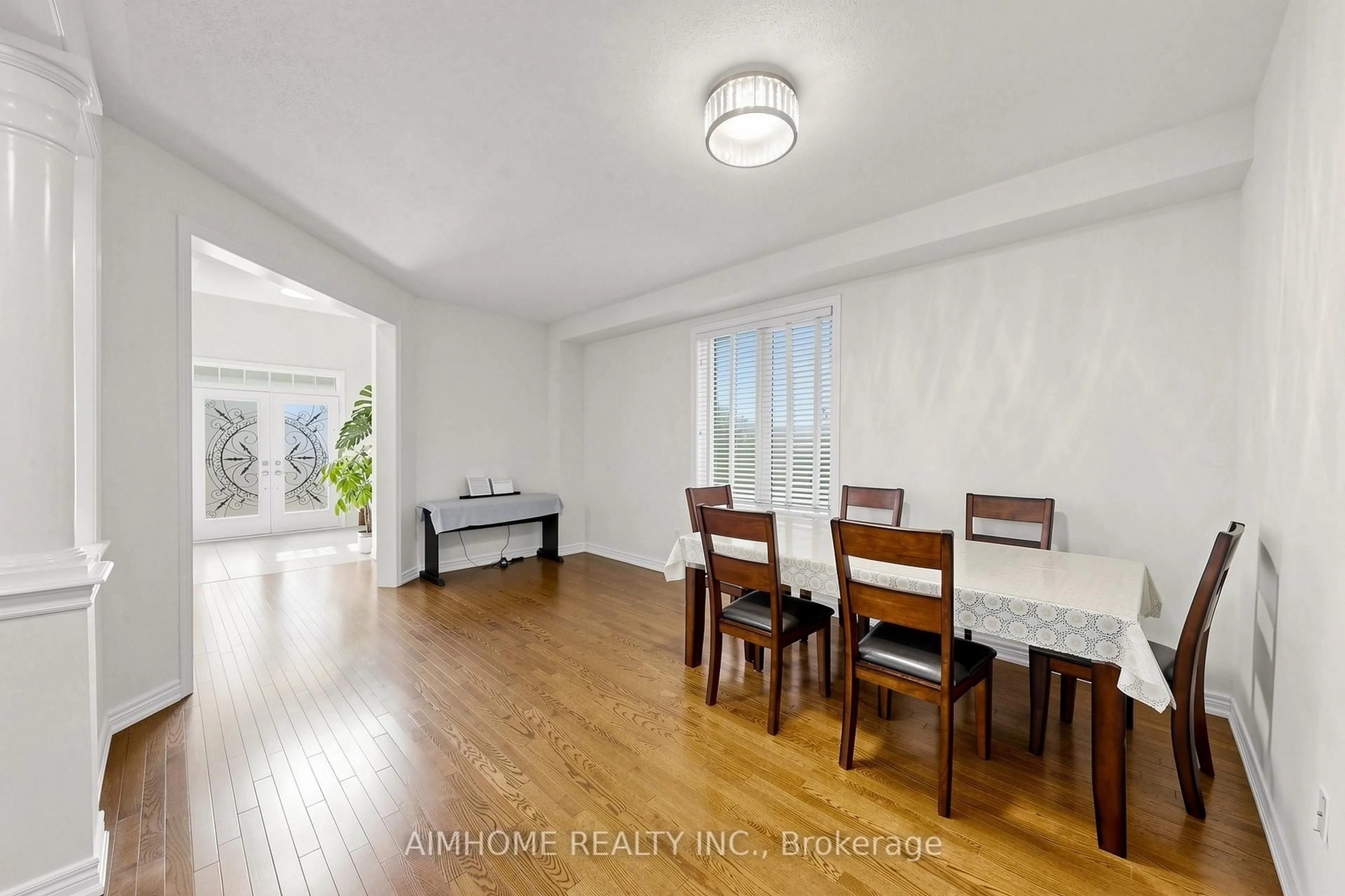 Dining room, unknown for 6 Valerian St, Brampton Ontario L6P 3N9