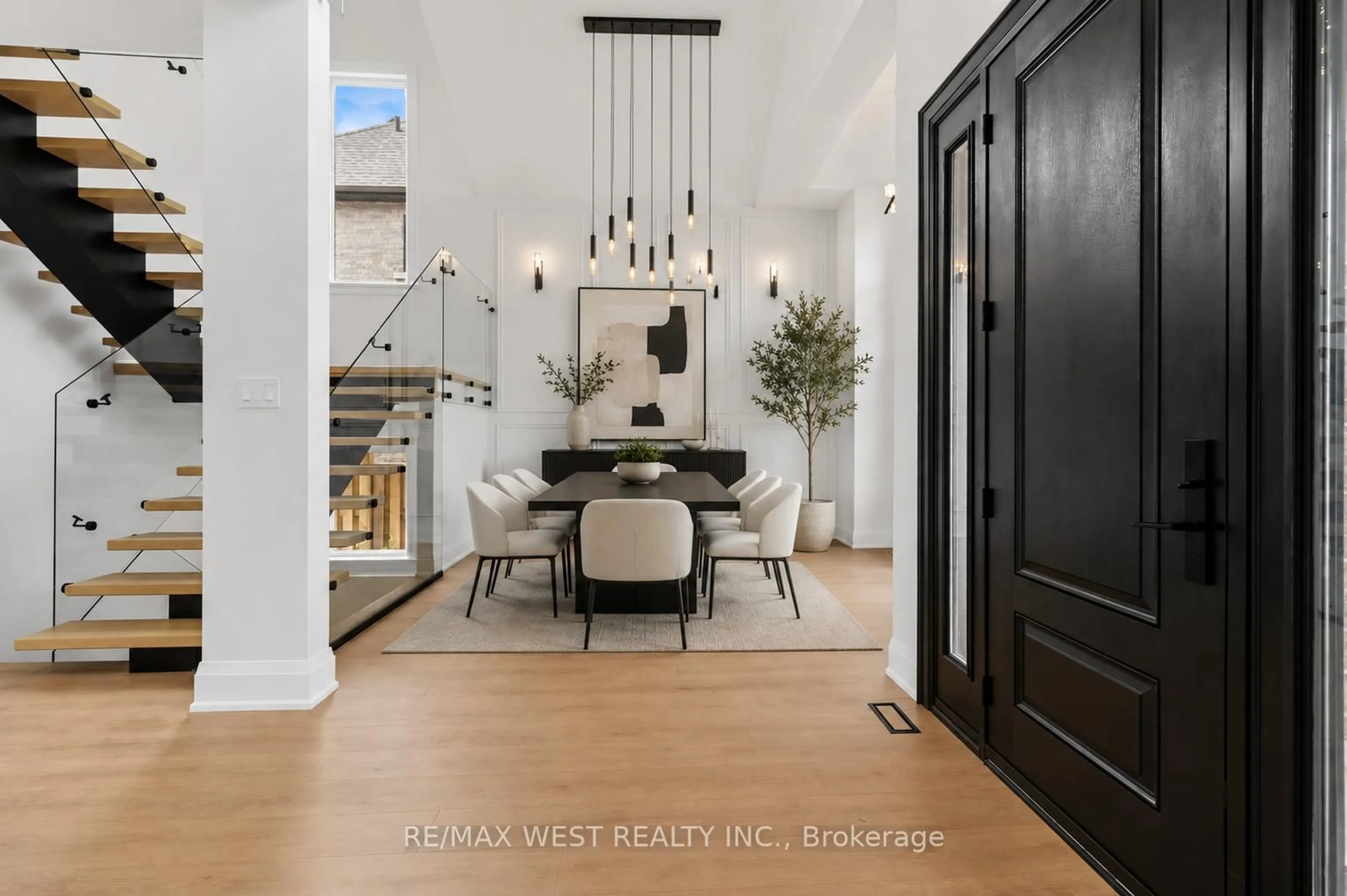 Indoor entryway for 6425 Old Church Rd, Caledon Ontario L7C 1R1
