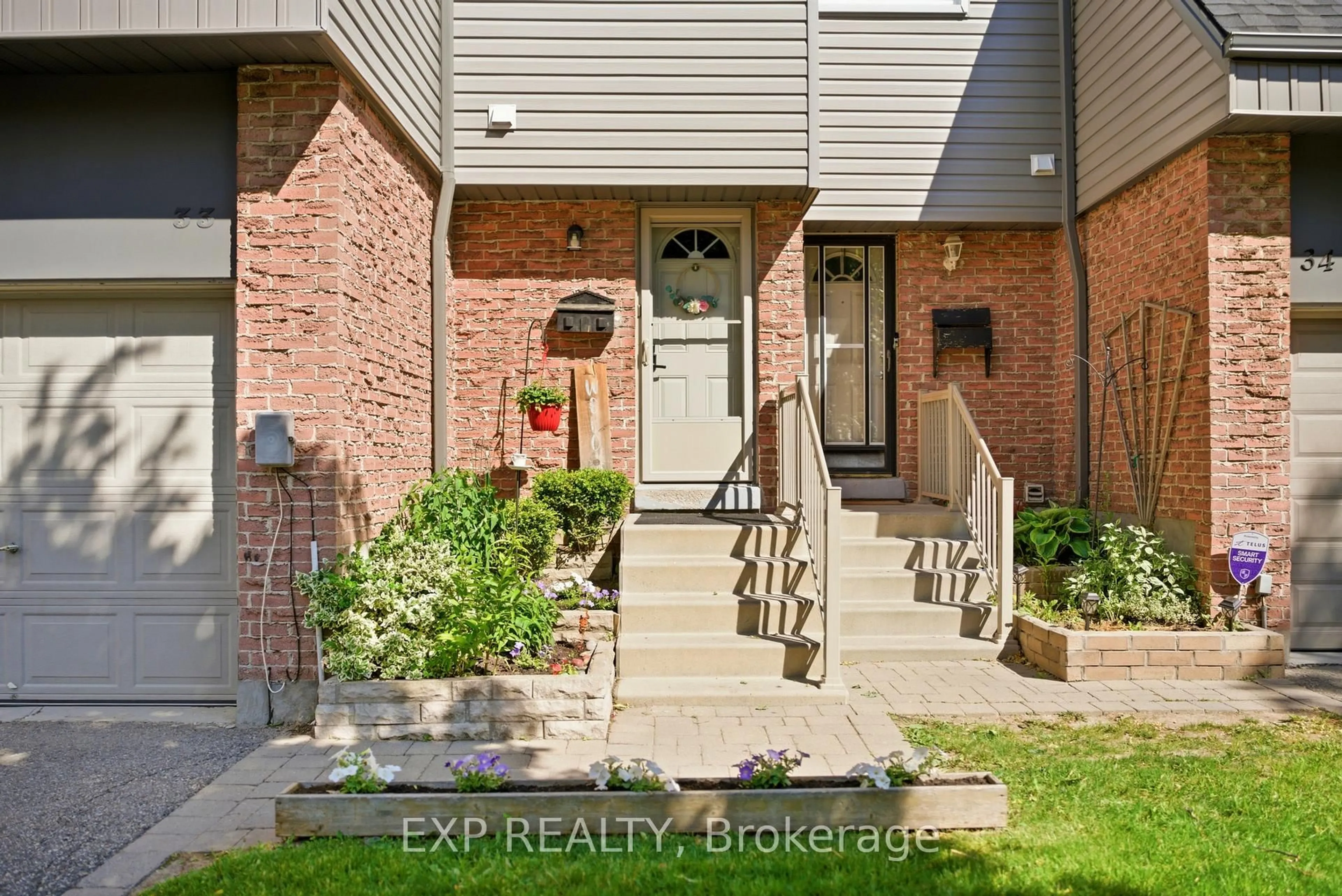 Home with brick exterior material, street for 33 Tara Park Cres, Brampton Ontario L6V 3E3