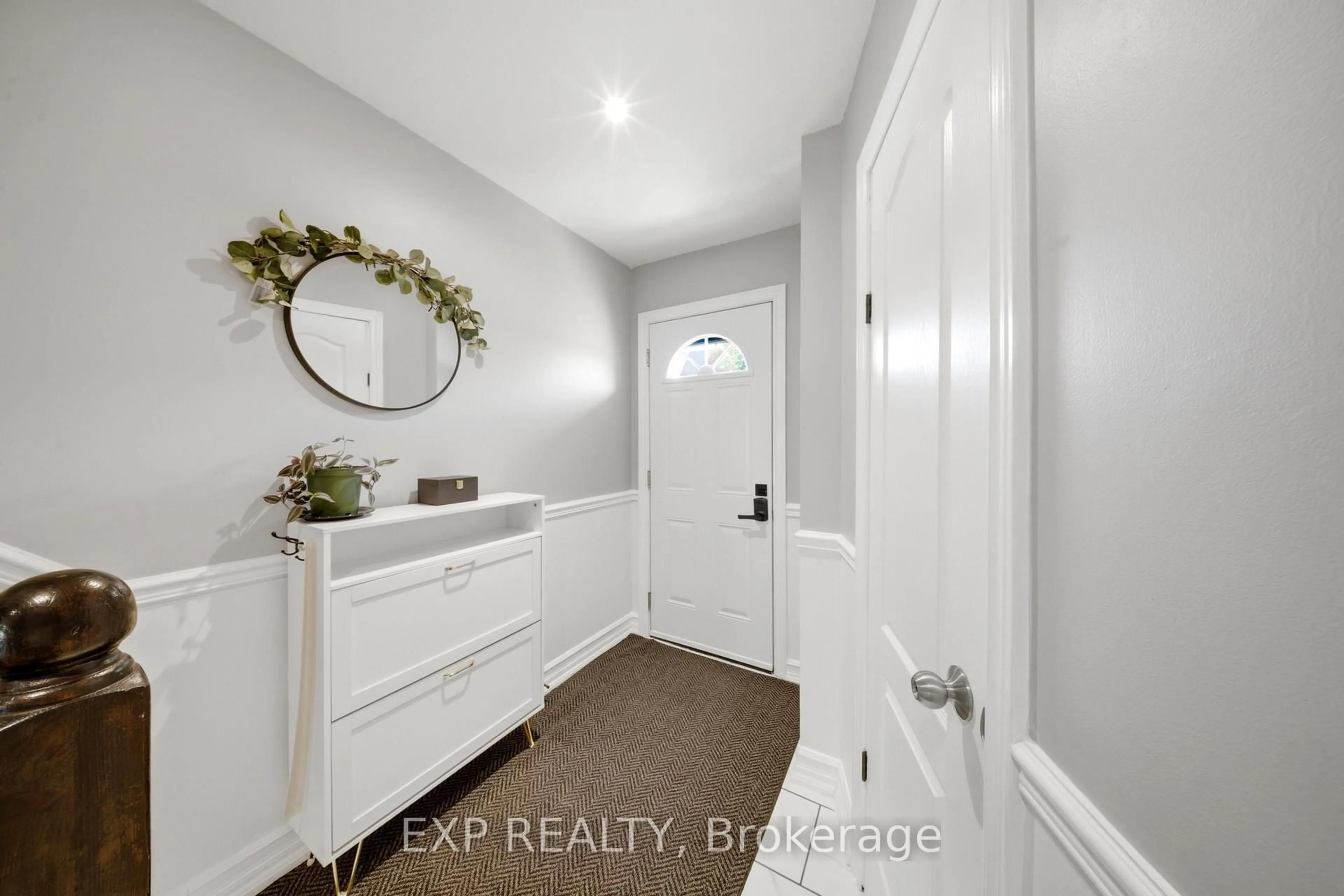Indoor entryway for 33 Tara Park Cres, Brampton Ontario L6V 3E3