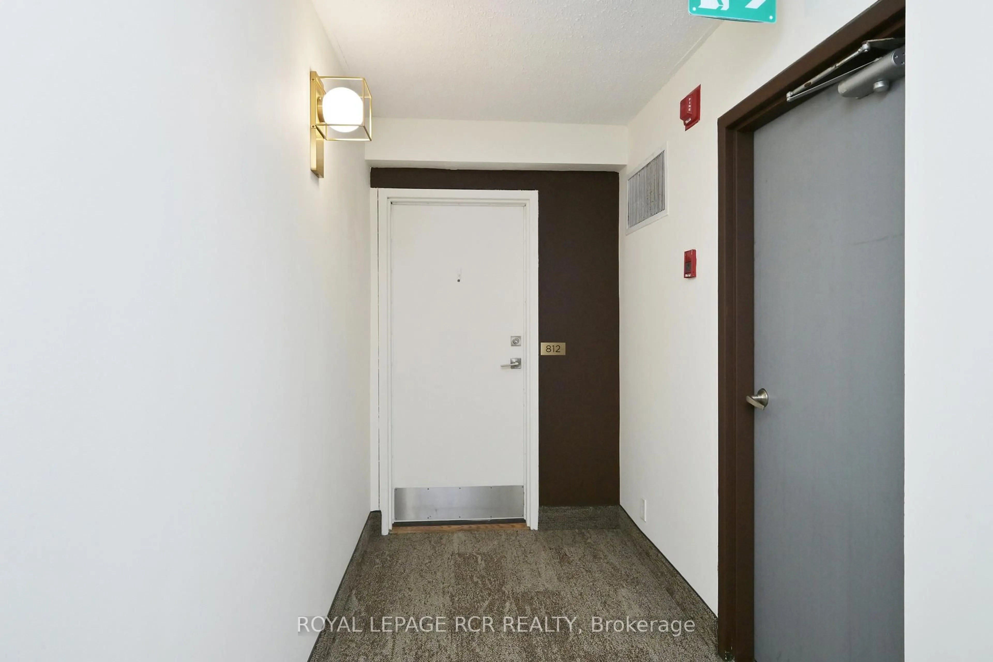 Indoor foyer for 8 Fead St #812, Orangeville Ontario L9W 3X4
