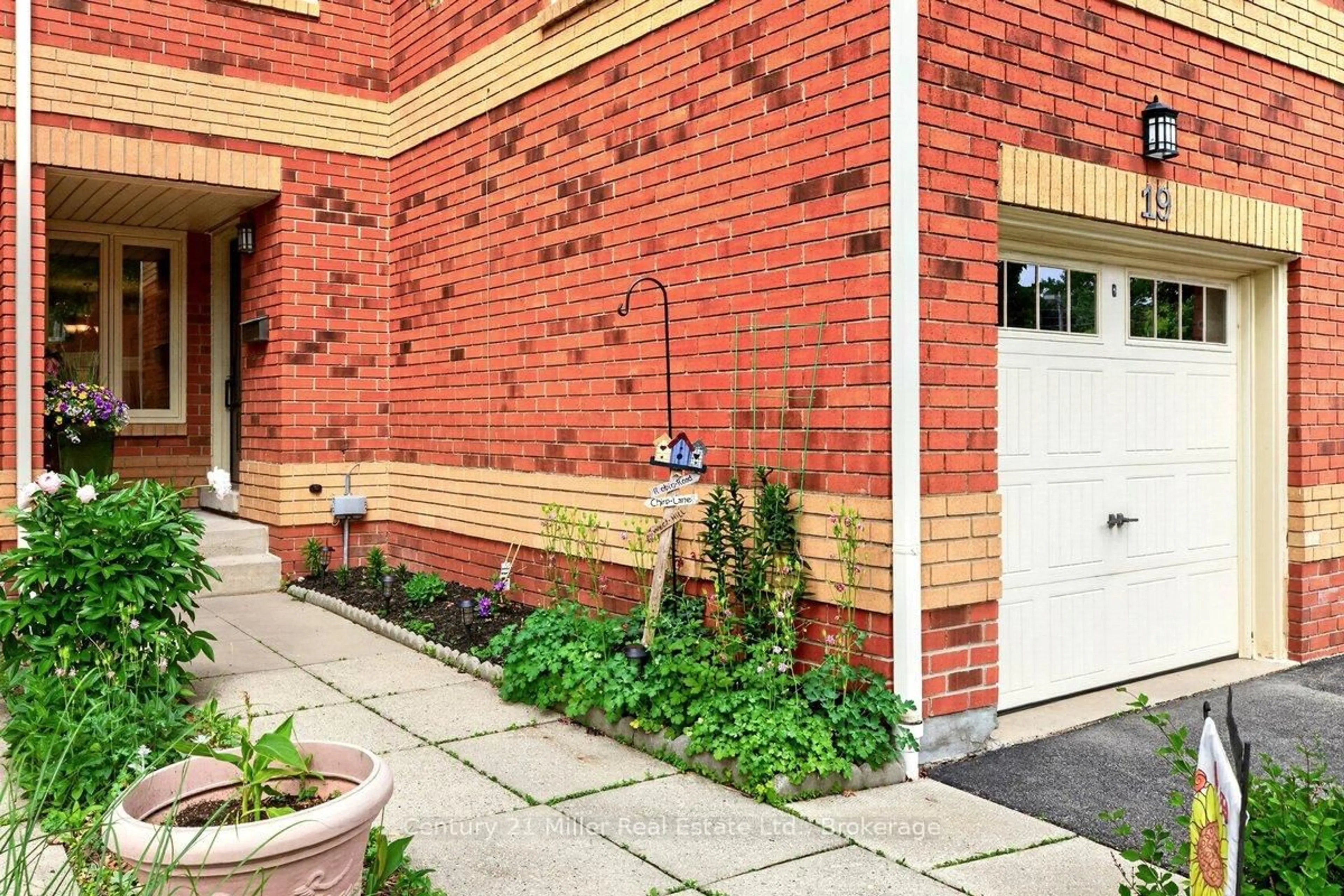 Unknown for 2006 Glenada Cres #19, Oakville Ontario L6H 5R9