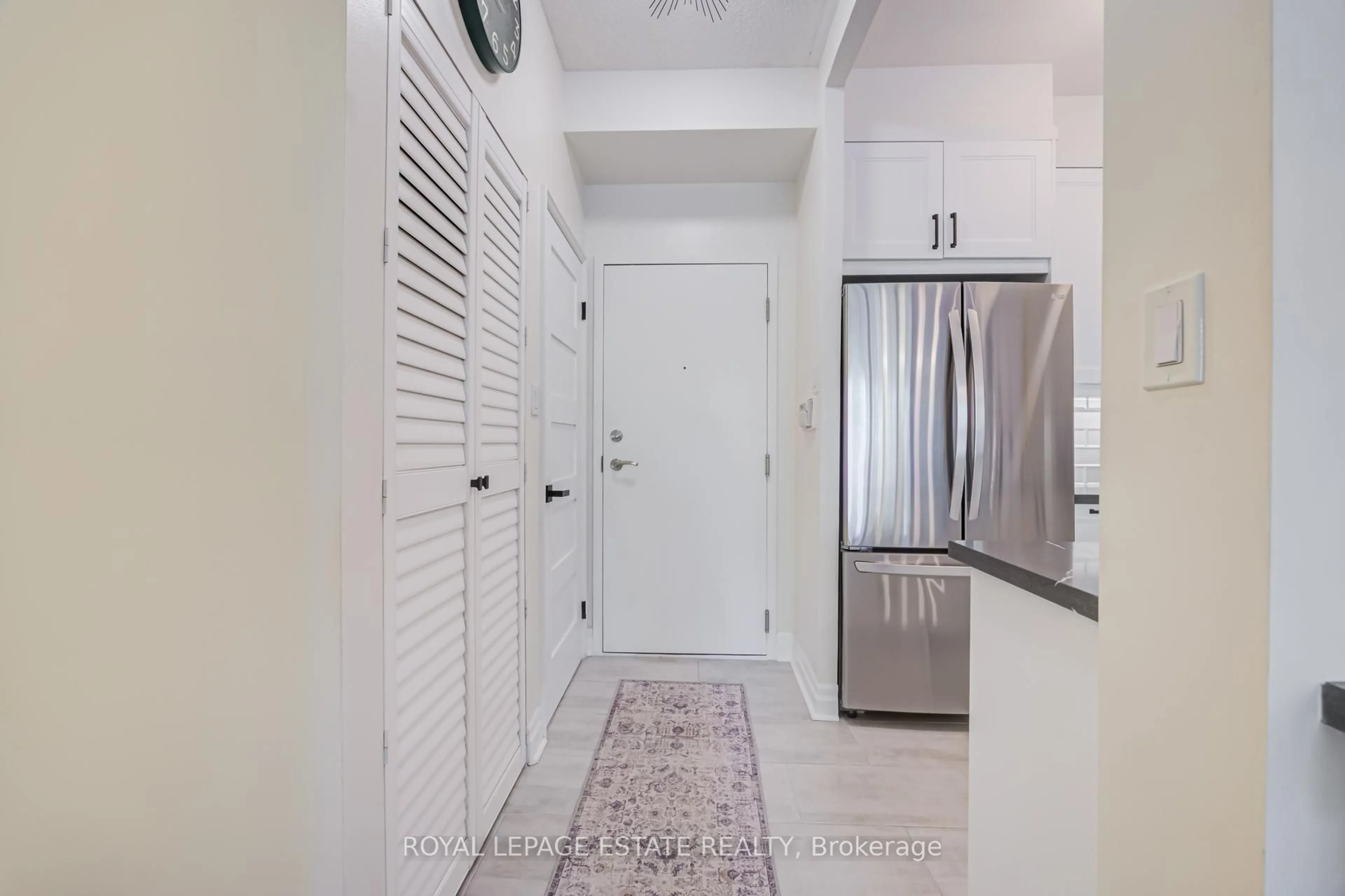 Indoor entryway for 2261 Lake Shore Blvd #108, Toronto Ontario M8V 3X1