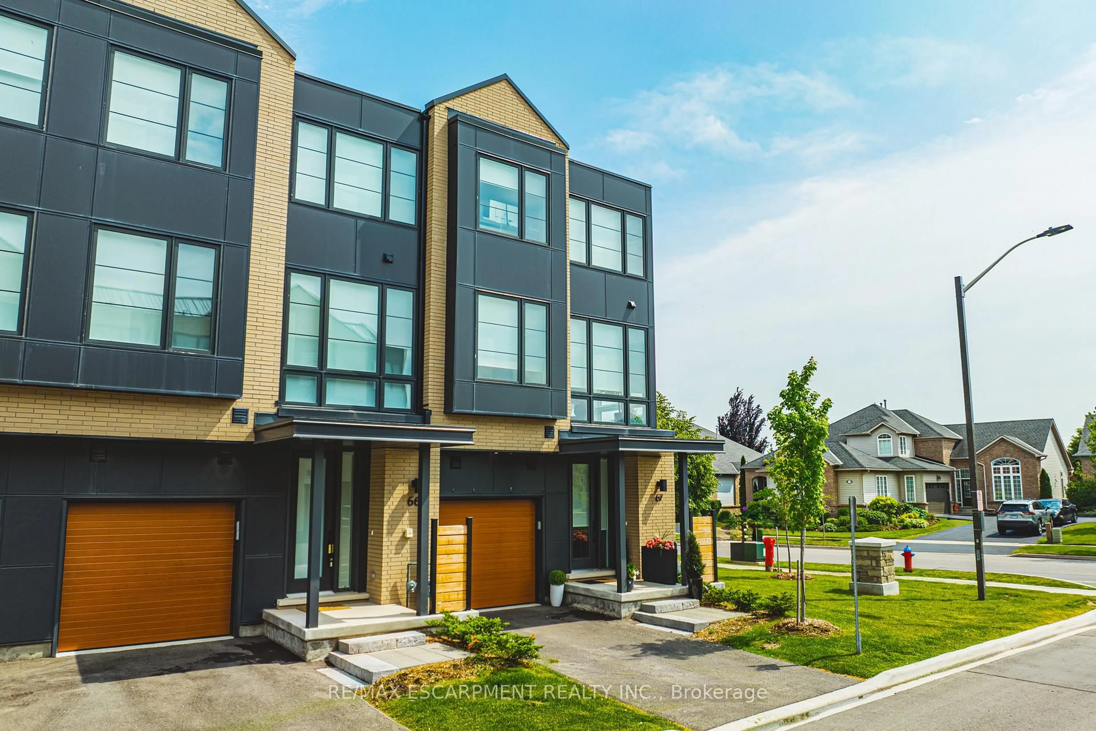 Home with brick exterior material, street for 2273 Turnberry Rd #67, Burlington Ontario L7M 4S6