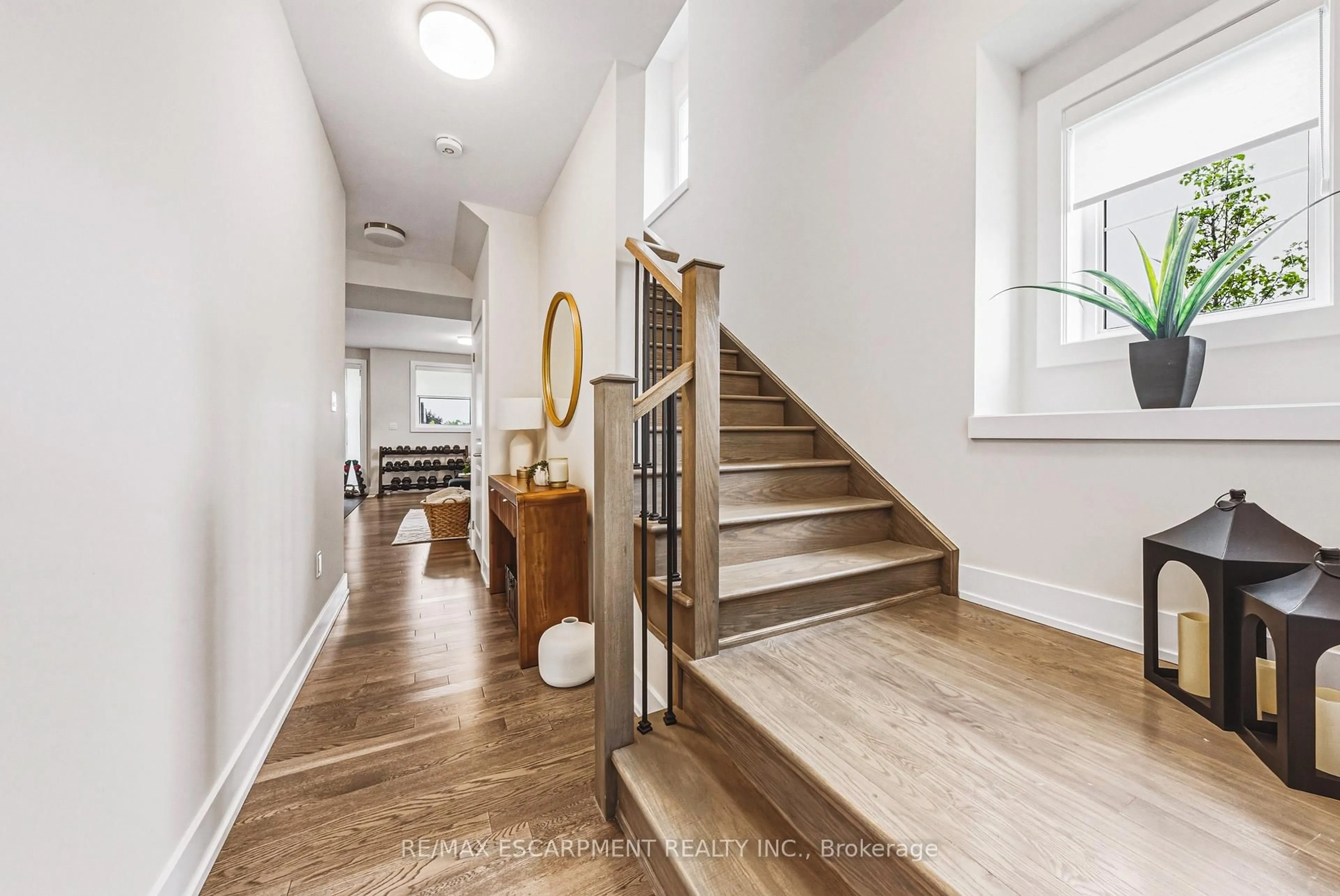 Indoor entryway for 2273 Turnberry Rd #67, Burlington Ontario L7M 4S6