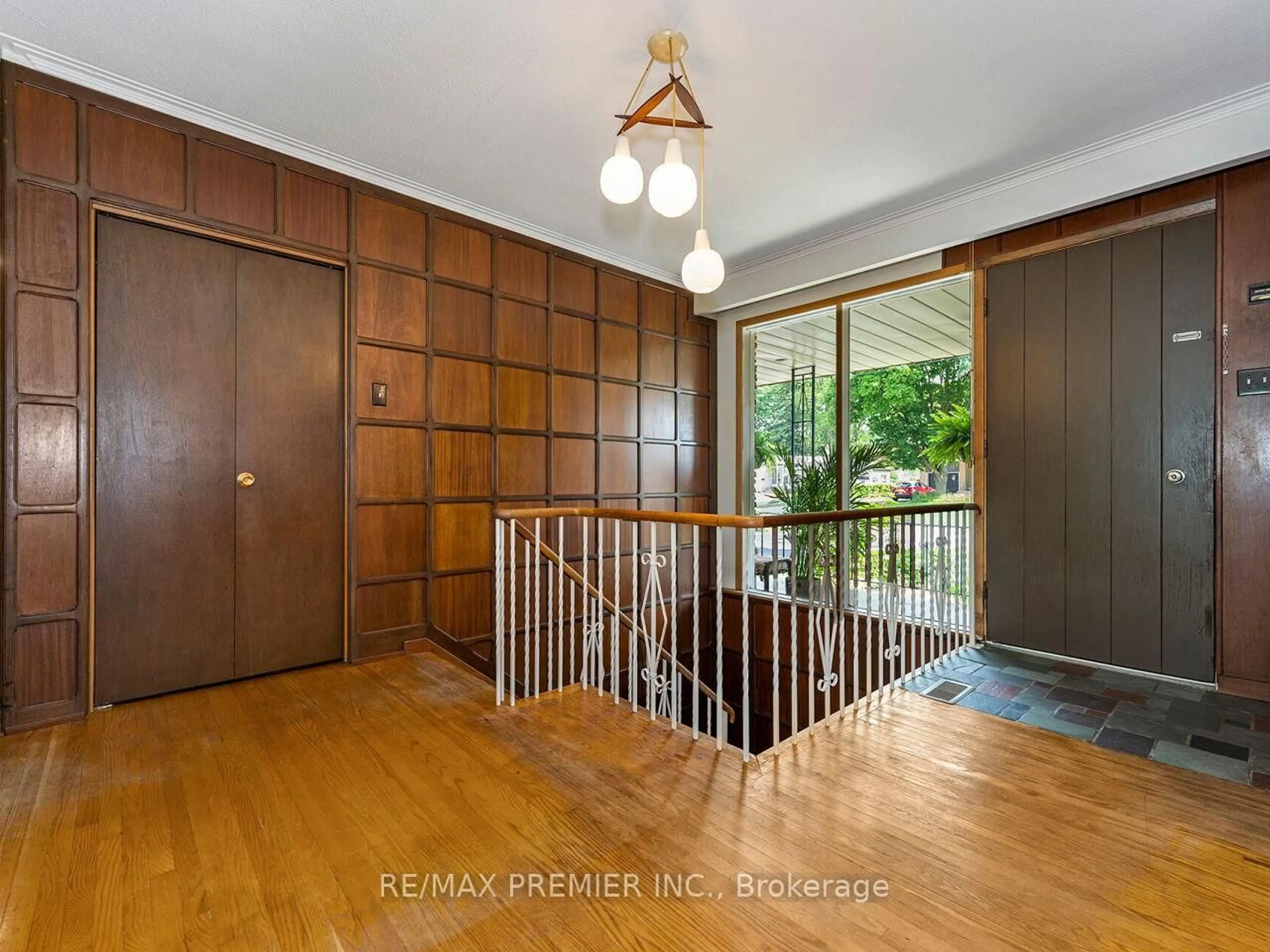 Indoor foyer for 41 Florida Cres, Toronto Ontario M9M 1P4