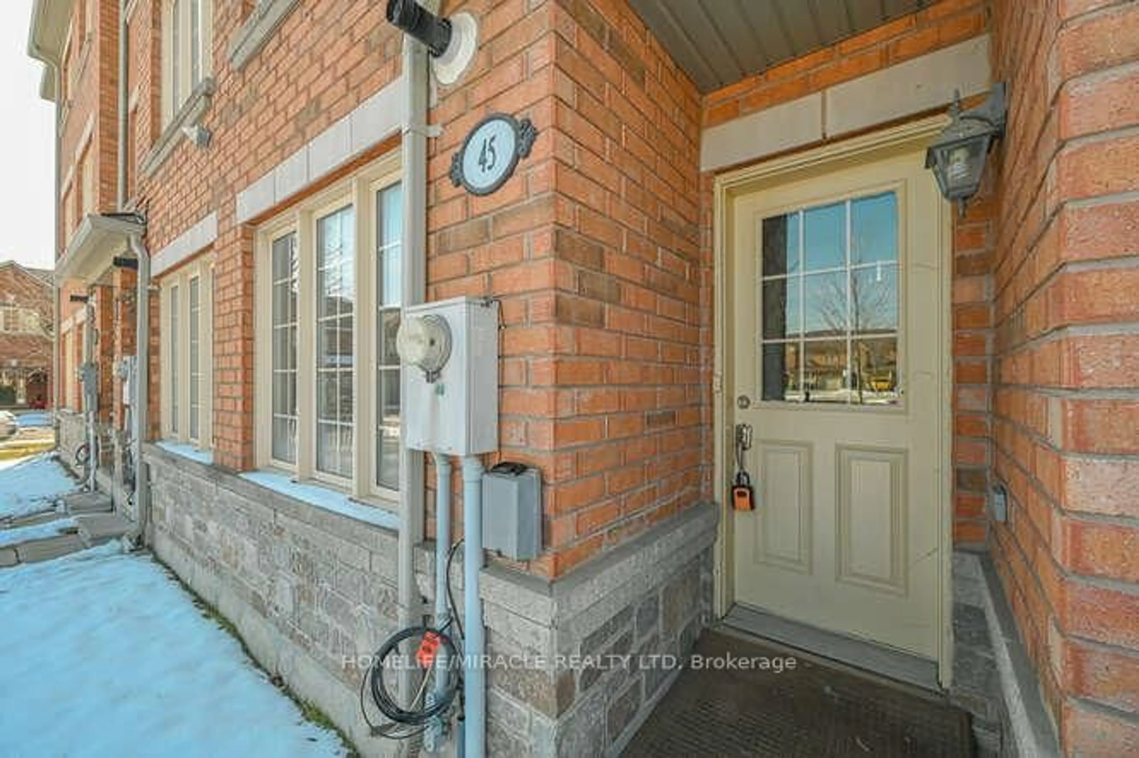 Indoor entryway for 45 Peach Dr, Brampton Ontario L6R 0W6