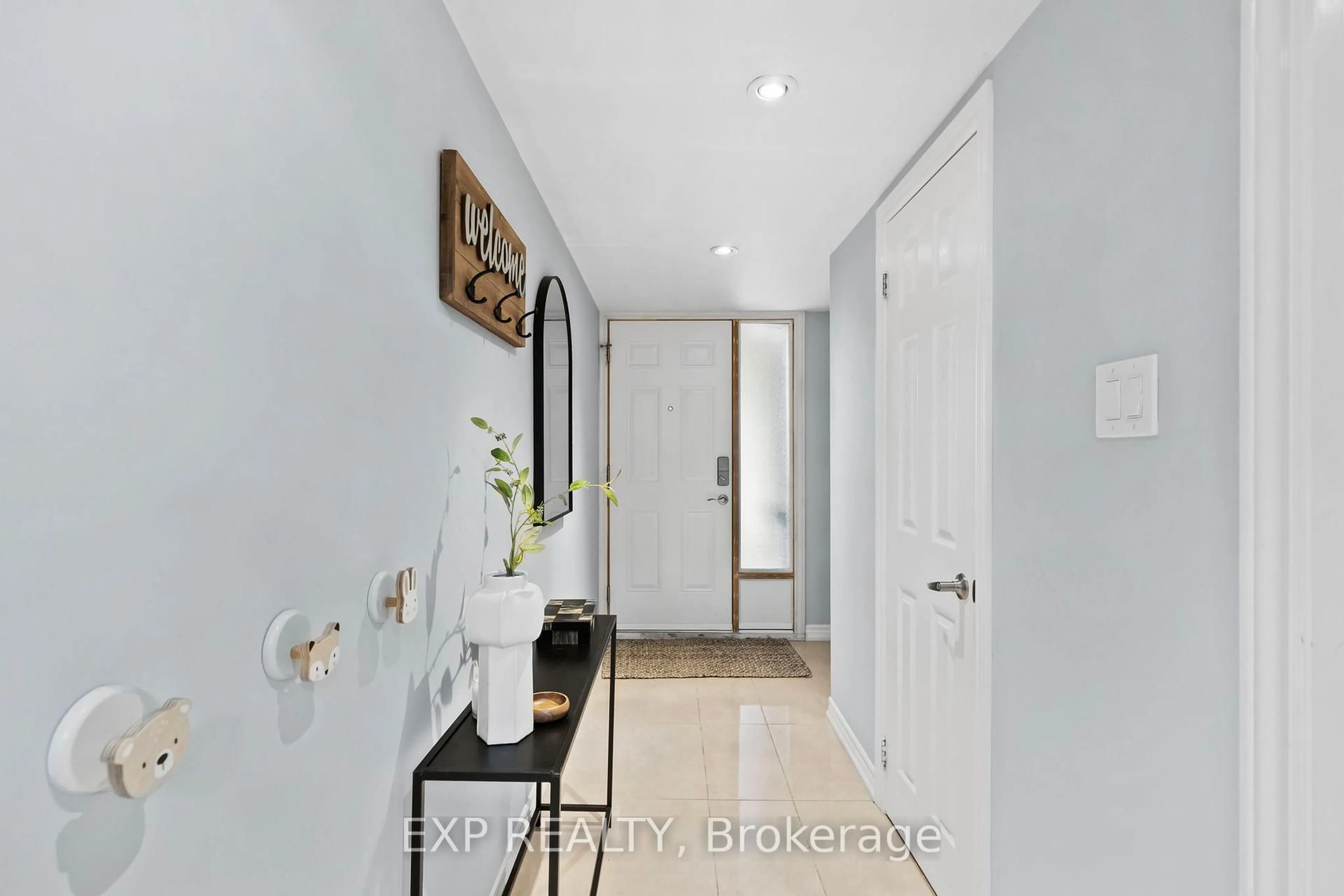 Indoor entryway for 7251 Copenhagen Rd #46, Mississauga Ontario L5N 2H6