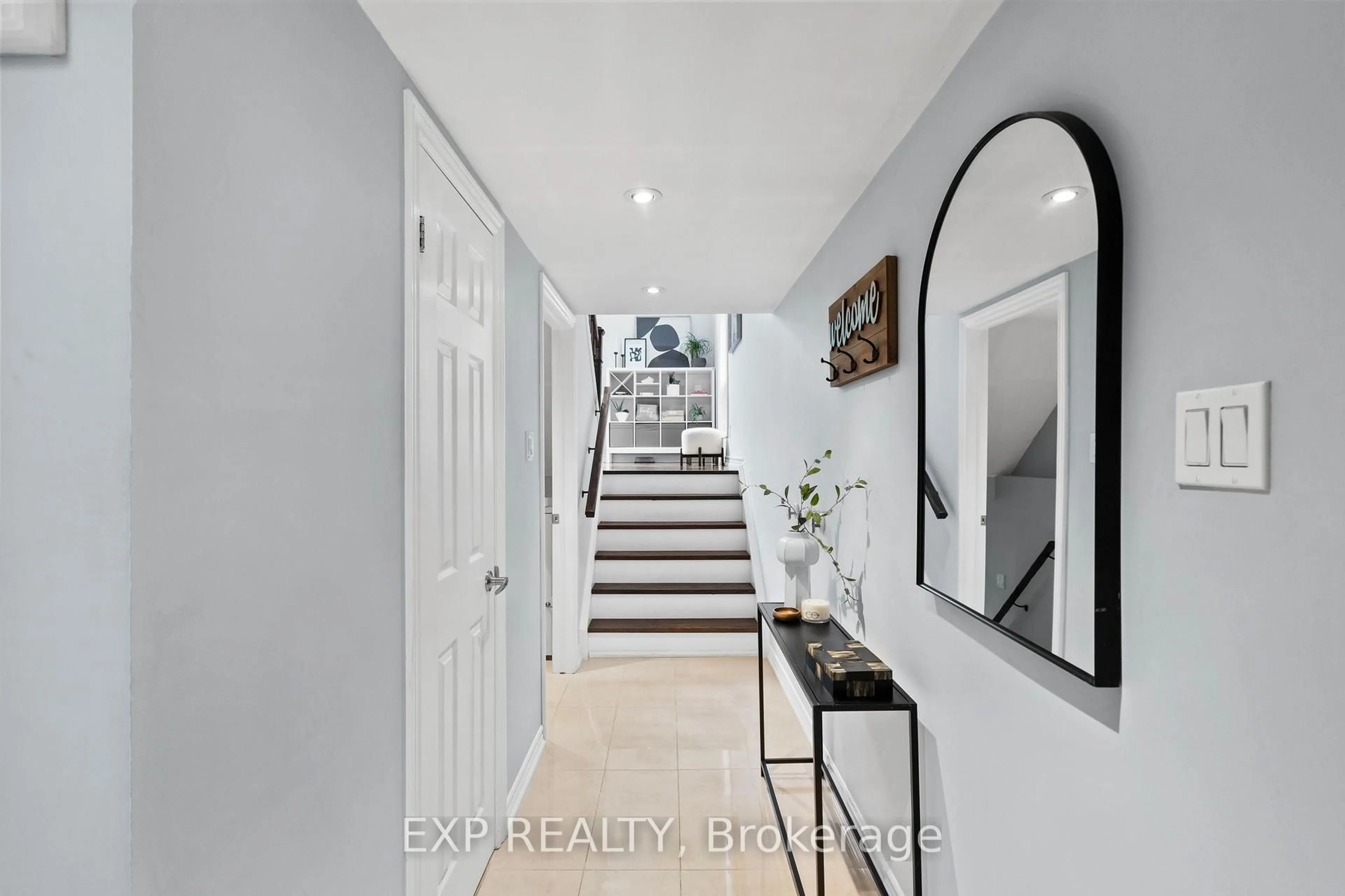 Indoor entryway for 7251 Copenhagen Rd #46, Mississauga Ontario L5N 2H6