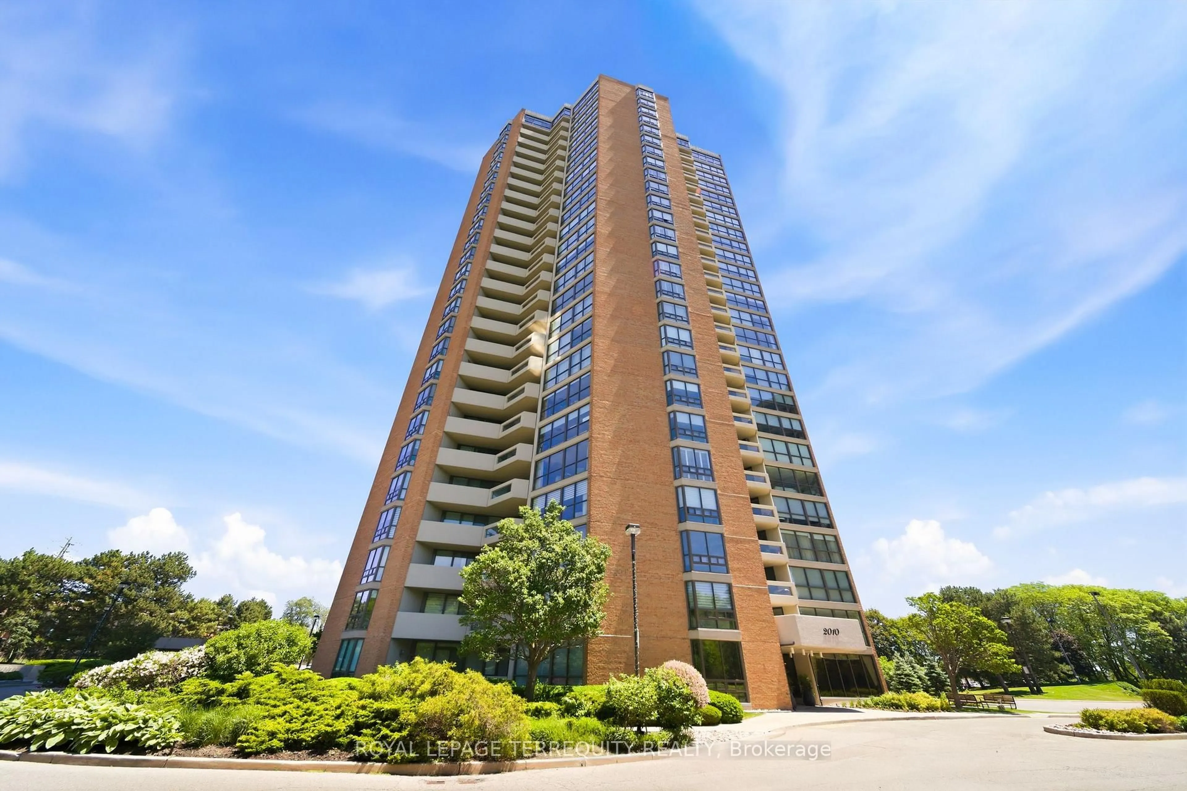 Indoor foyer for 2010 Islington Ave #1003, Toronto Ontario M9P 3S8