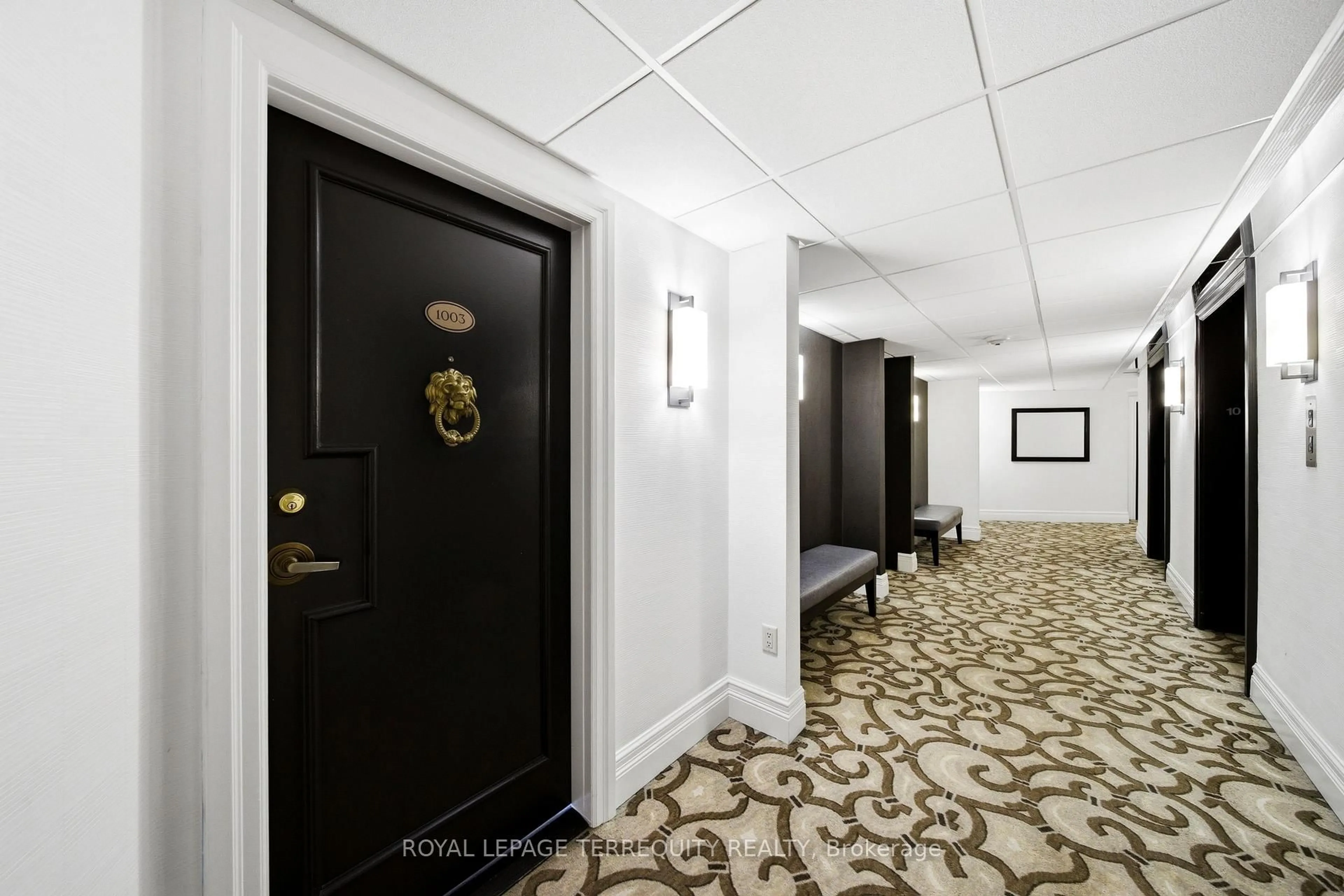 Indoor foyer for 2010 Islington Ave #1003, Toronto Ontario M9P 3S8