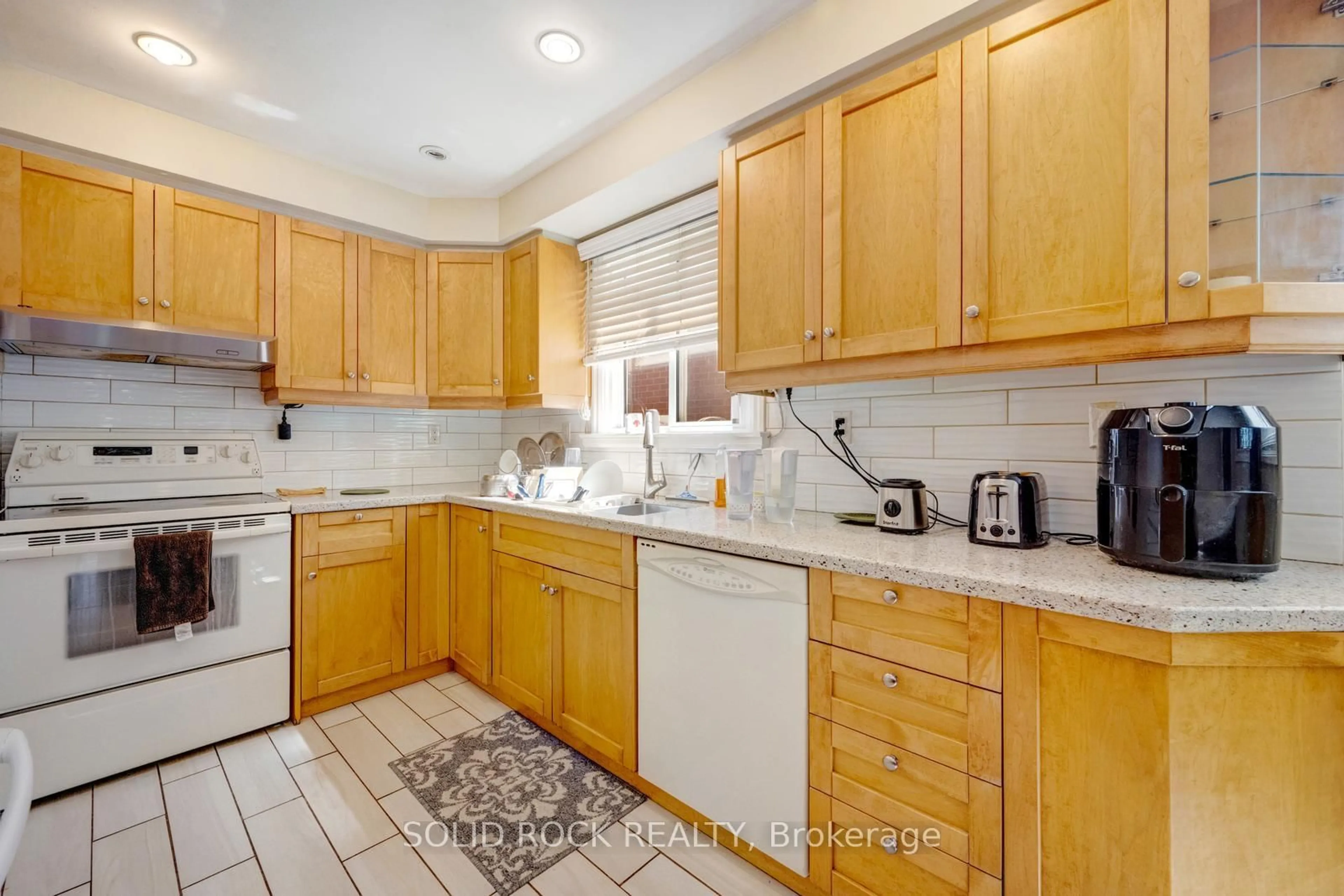 Standard kitchen, ceramic/tile floor for 60 Martindale Cres, Brampton Ontario L6X 2T9