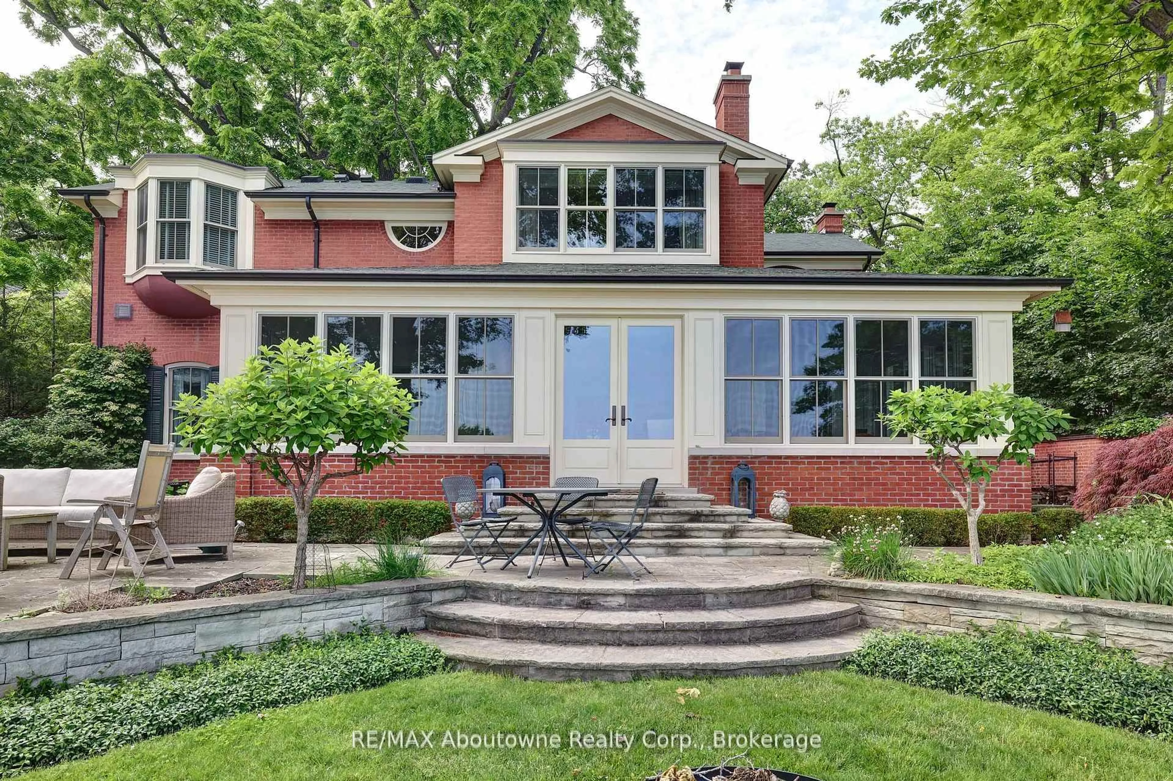 Home with brick exterior material, street for 350 King St, Oakville Ontario L6J 1C2