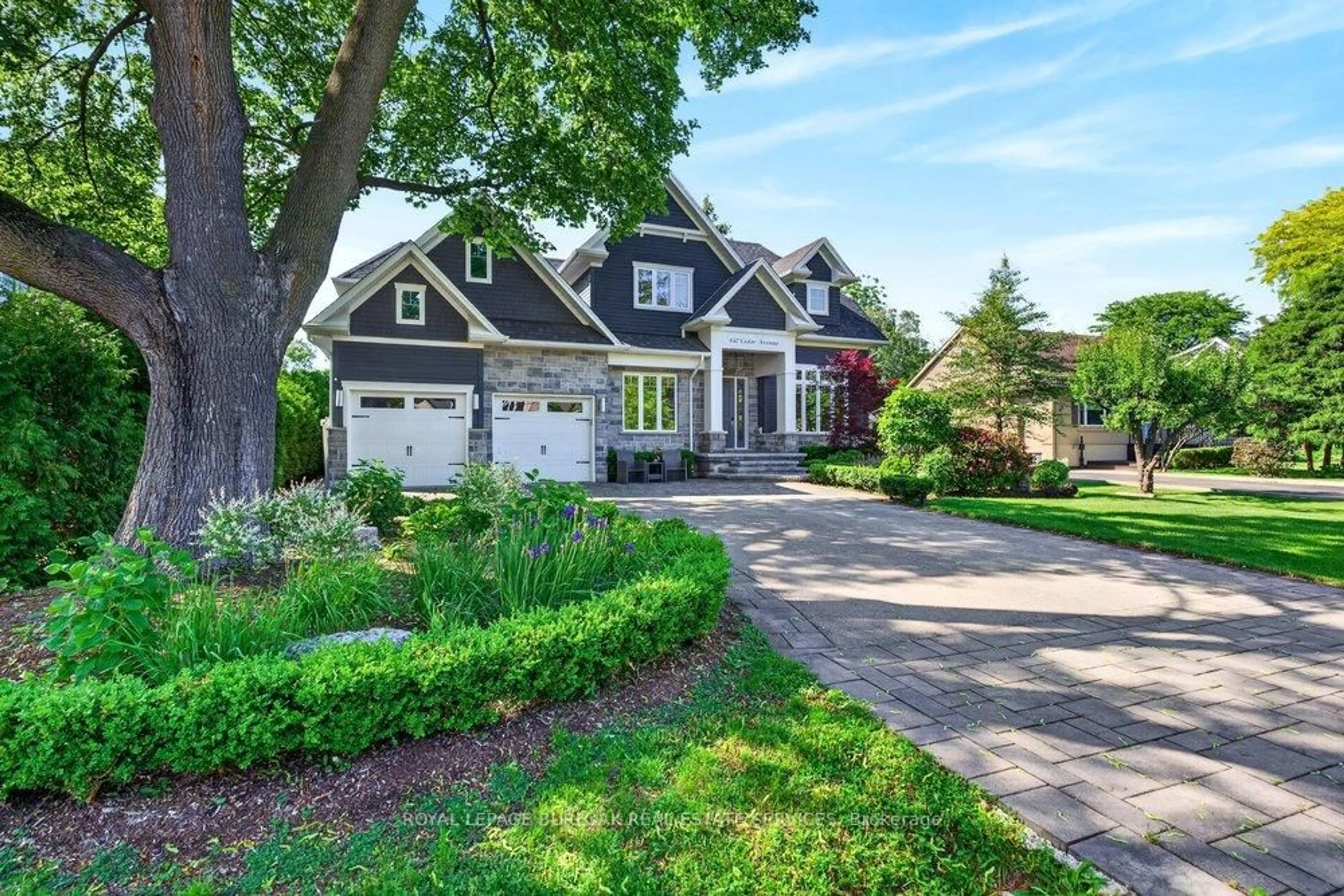 Home with brick exterior material, street for 647 Cedar Ave, Burlington Ontario L7T 2R4