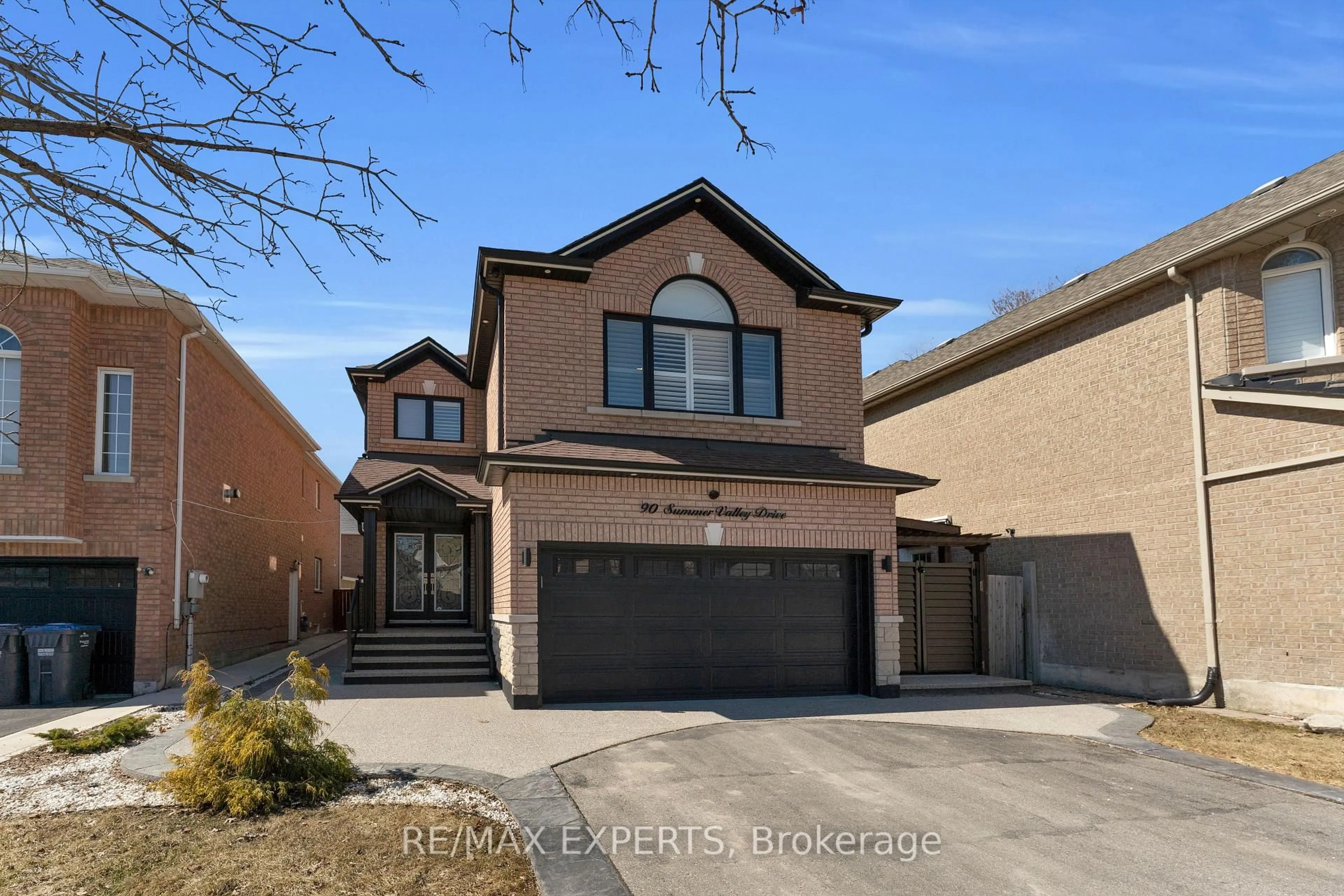 Home with brick exterior material, street for 90 Summer Valley Dr, Brampton Ontario L6Z 4T8