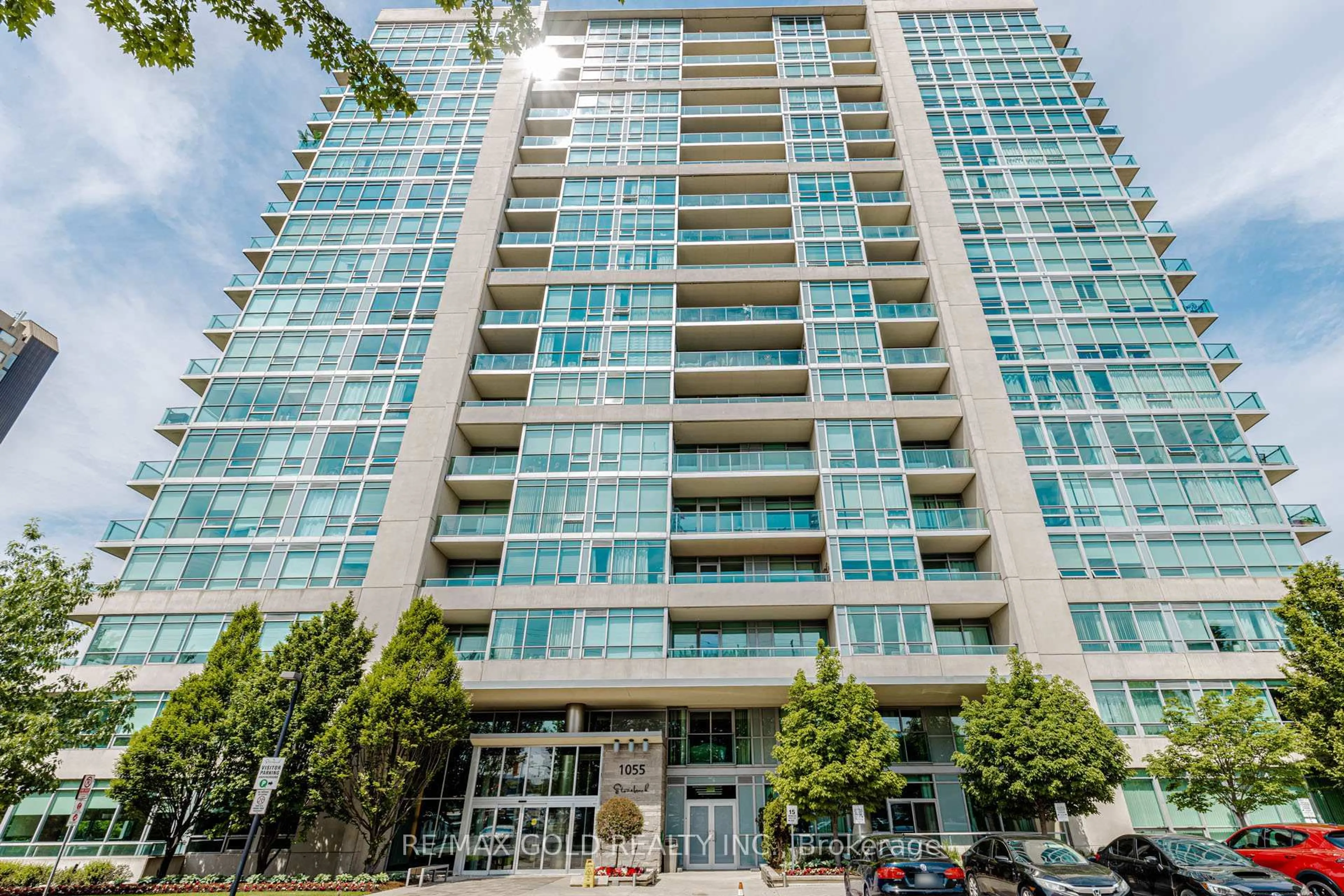 Patio, building for 1055 Southdown Rd #313, Mississauga Ontario L5J 0A3