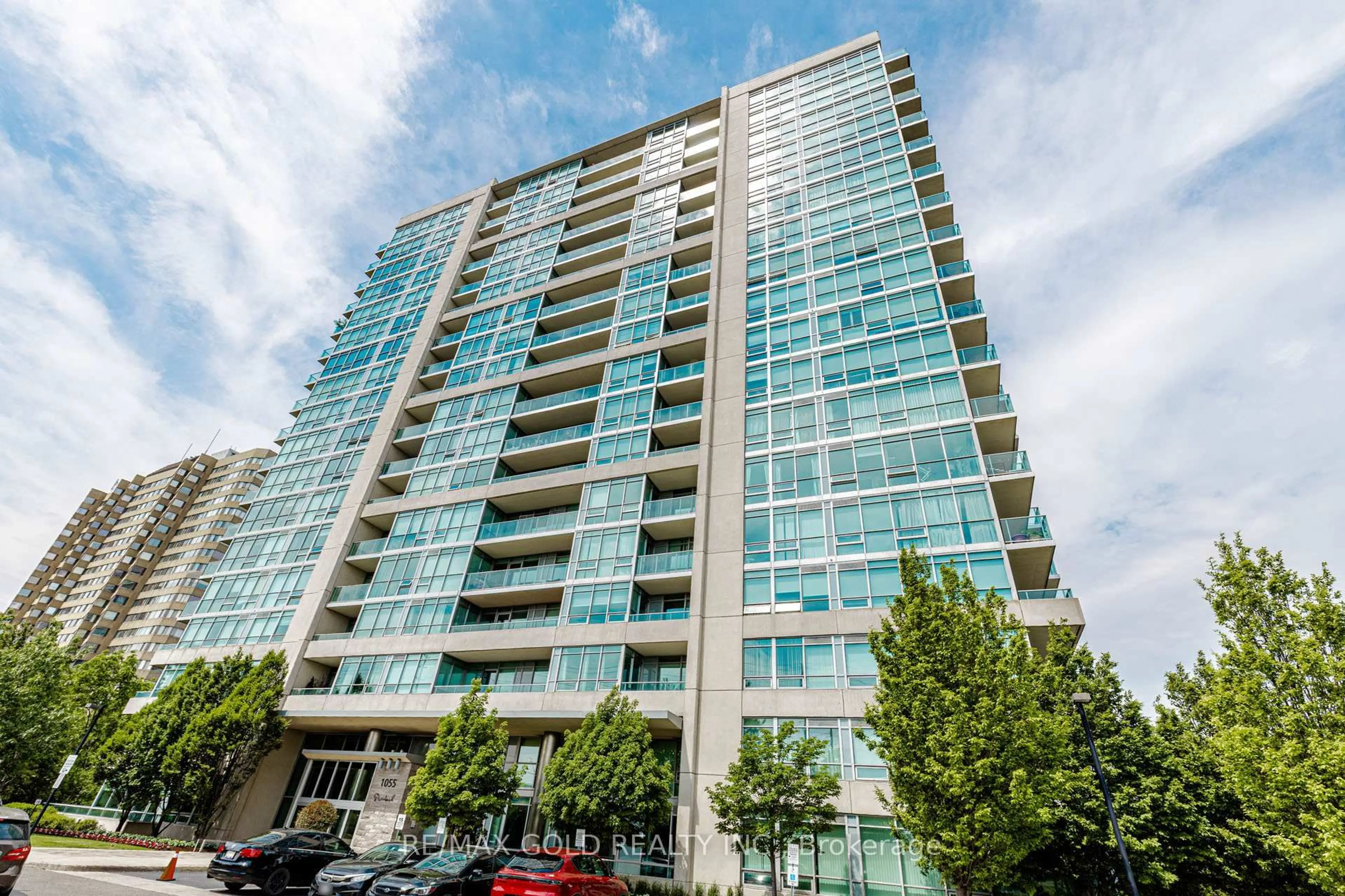 Patio, building for 1055 Southdown Rd #313, Mississauga Ontario L5J 0A3
