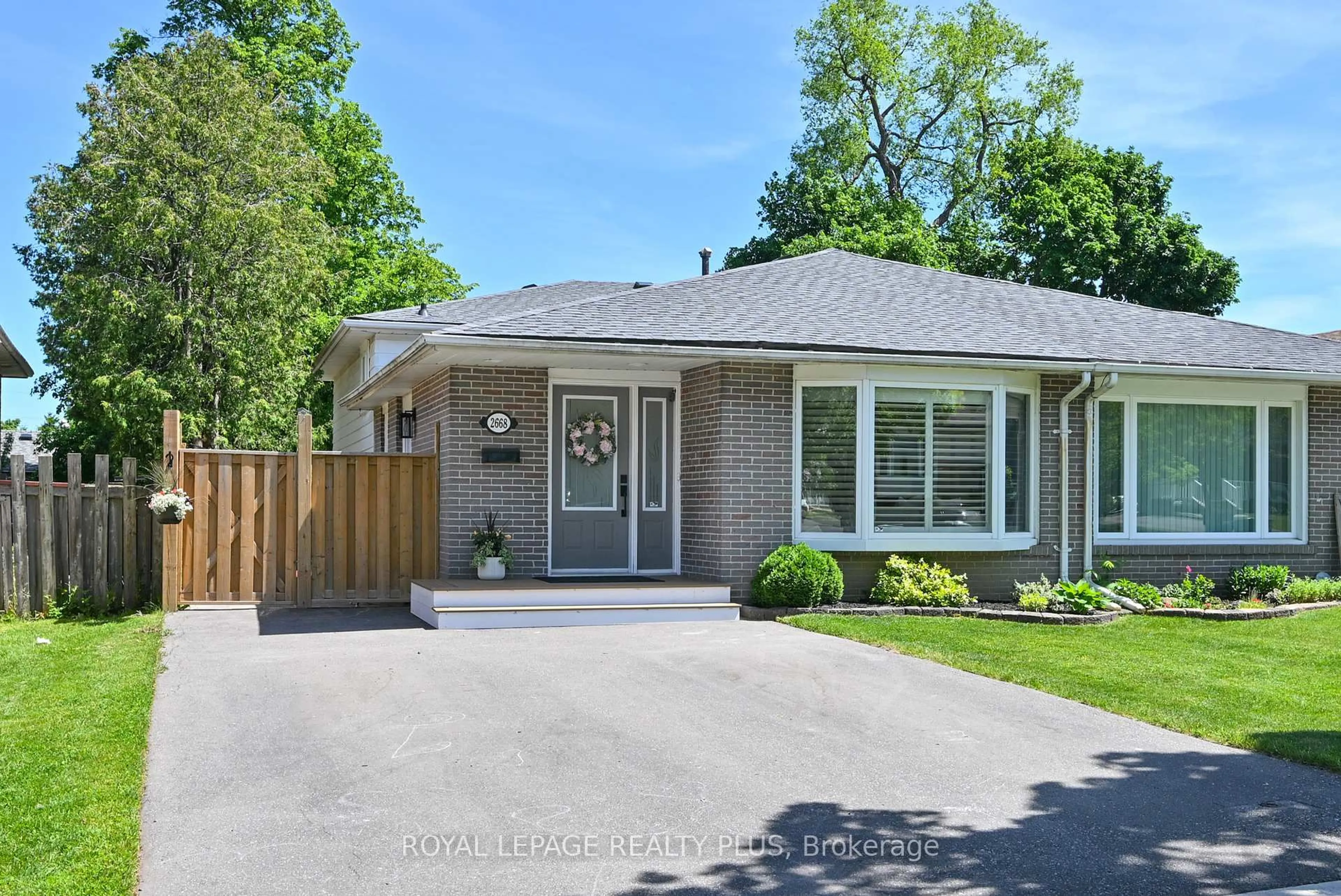 Home with brick exterior material, street for 2668 Lundene Rd, Mississauga Ontario L5J 3Z1