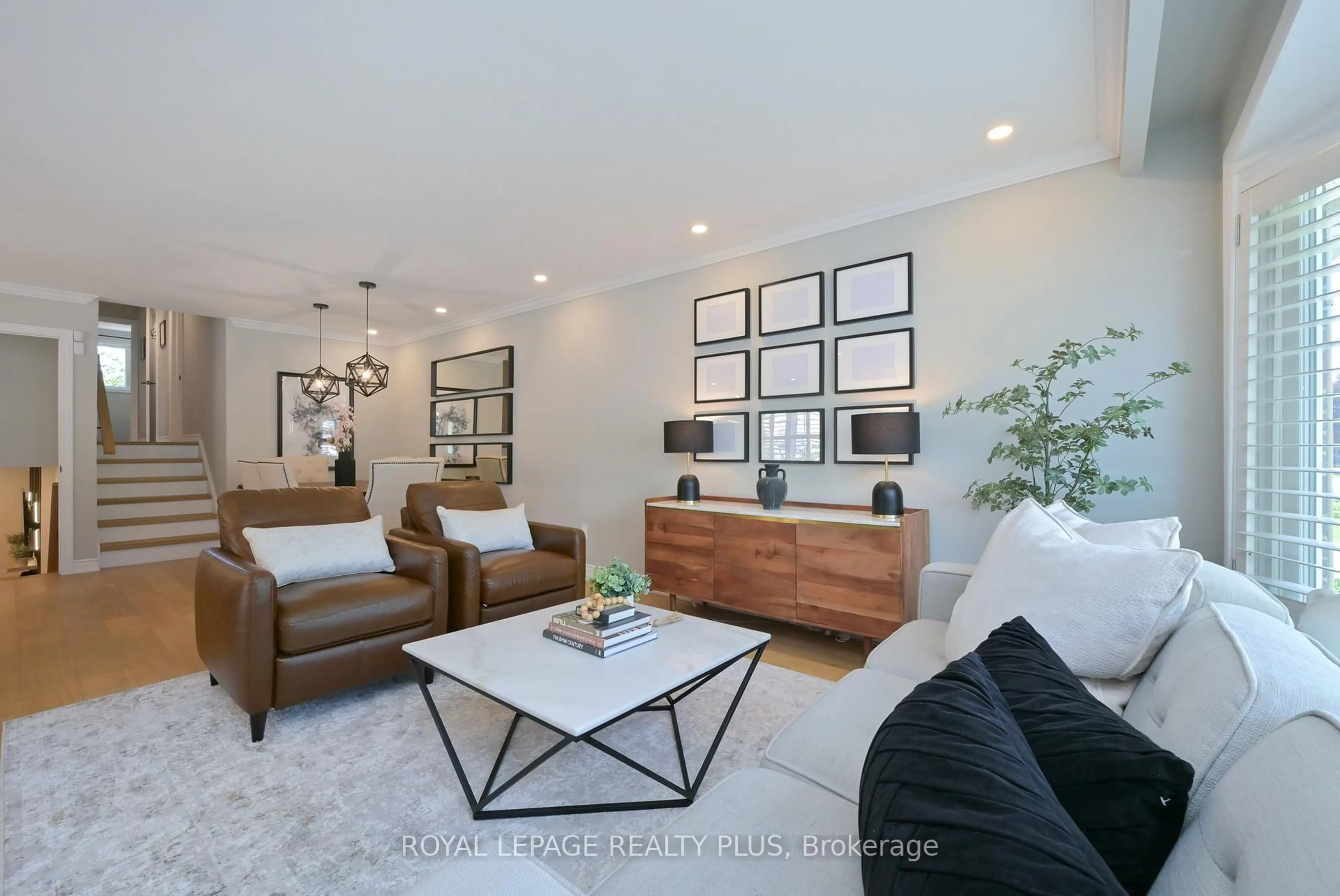 Living room with furniture, unknown for 2668 Lundene Rd, Mississauga Ontario L5J 3Z1