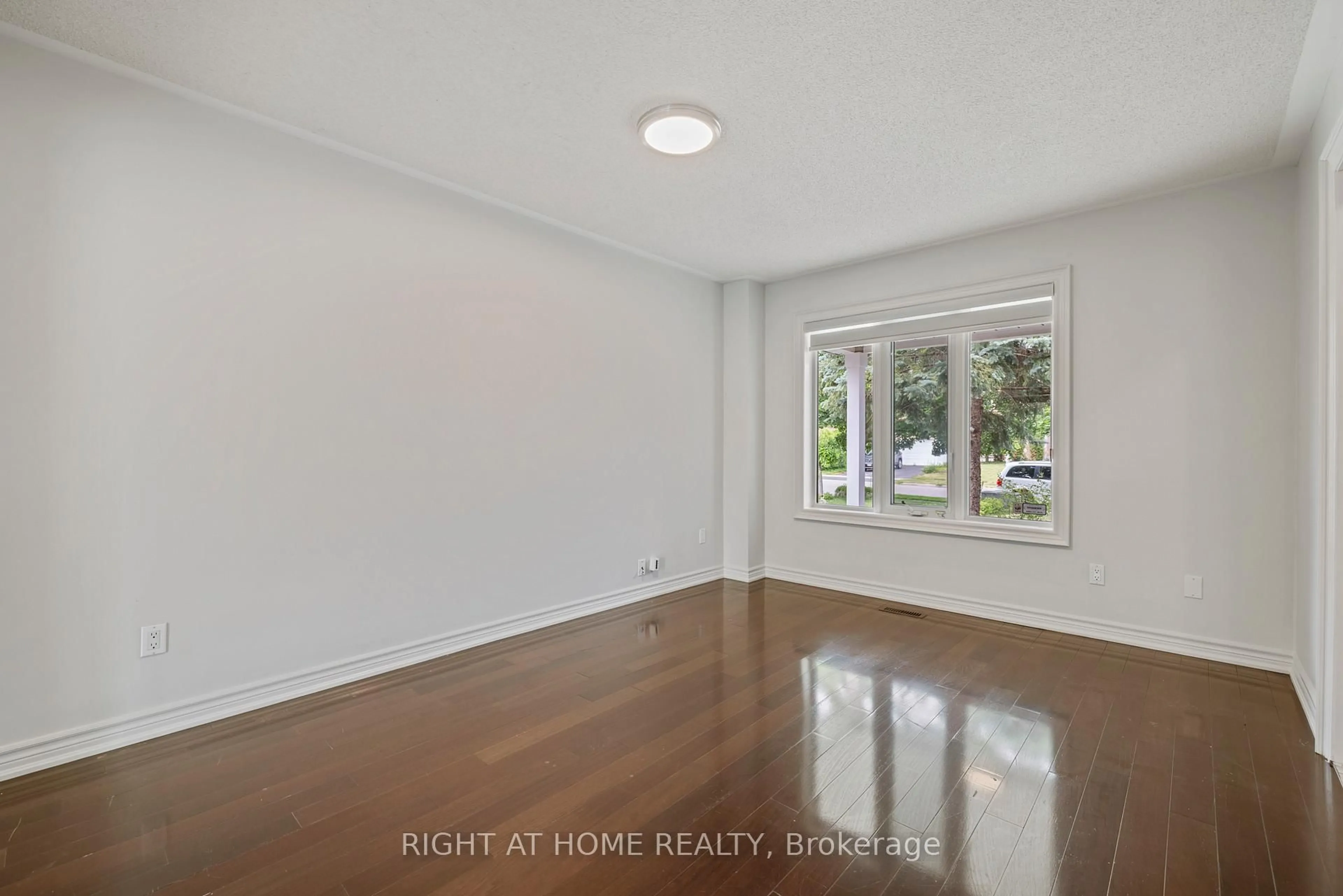 A pic of a room for 25 Vivians Cres, Brampton Ontario L6Y 4V1