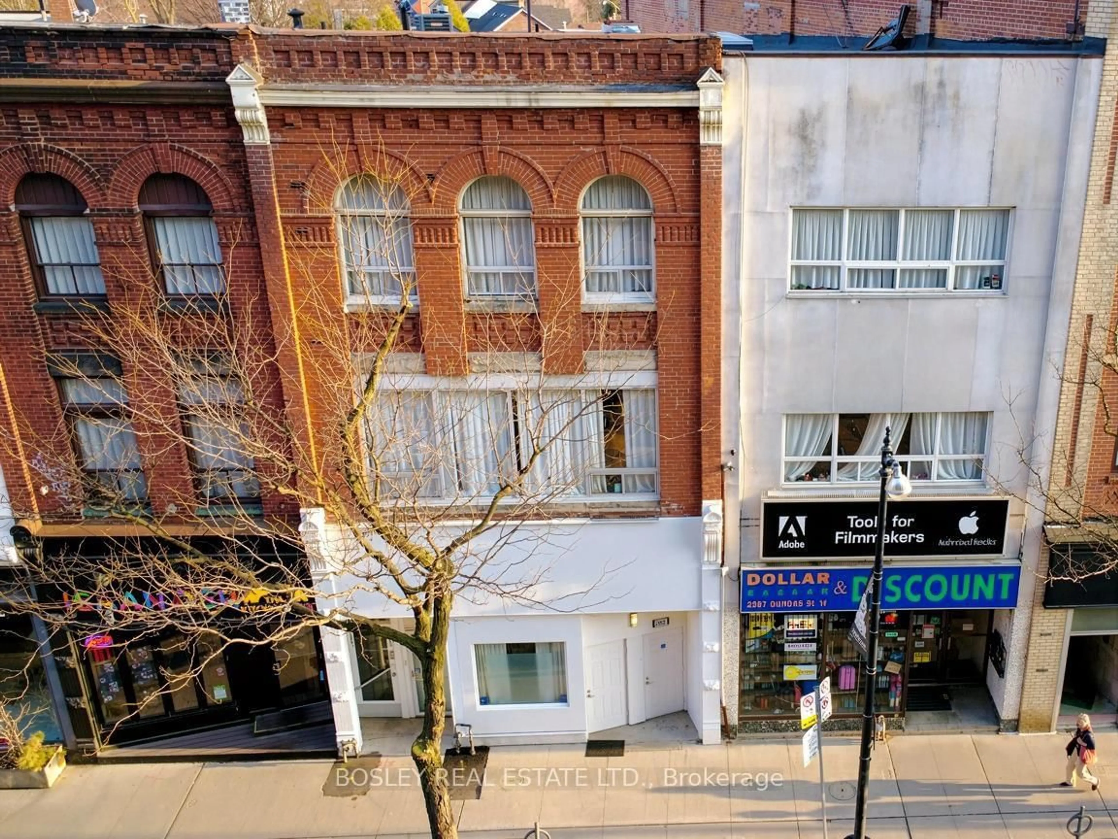 A pic from outside/outdoor area/front of a property/back of a property/a pic from drone, unknown for 2963 Dundas St, Toronto Ontario M6P 1Z2