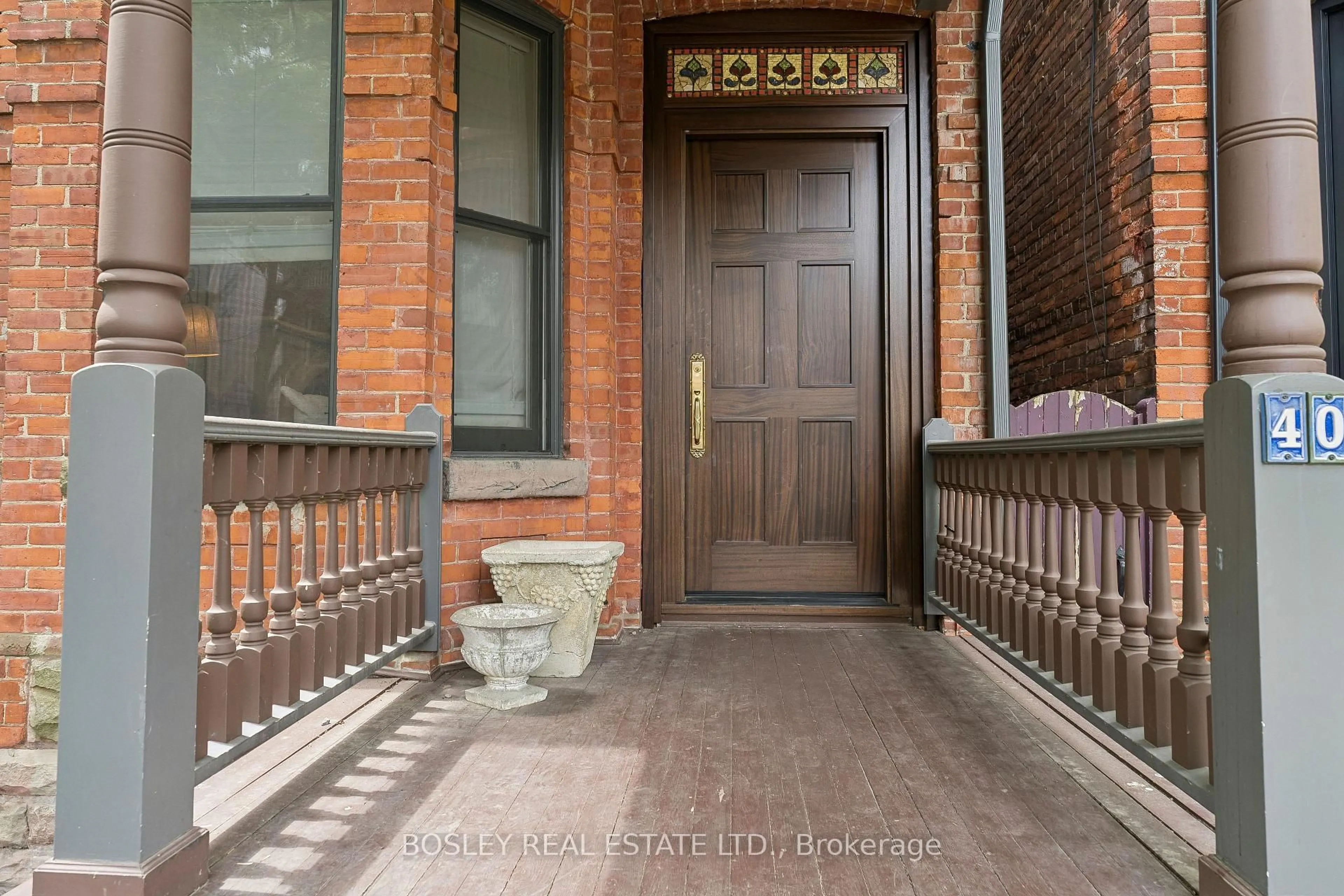 Indoor entryway for 40 Fuller Ave, Toronto Ontario M6R 2C3