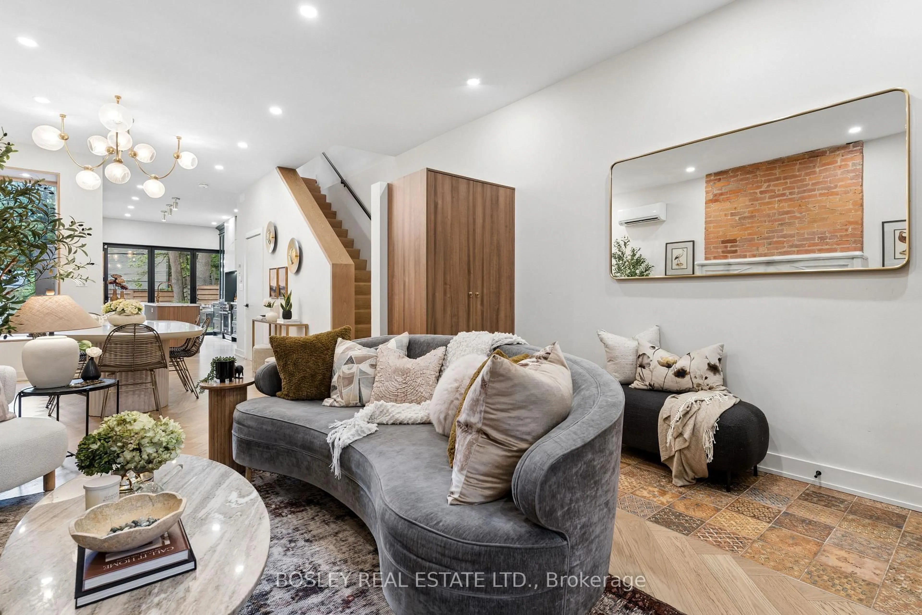 Living room with furniture, unknown for 40 Fuller Ave, Toronto Ontario M6R 2C3