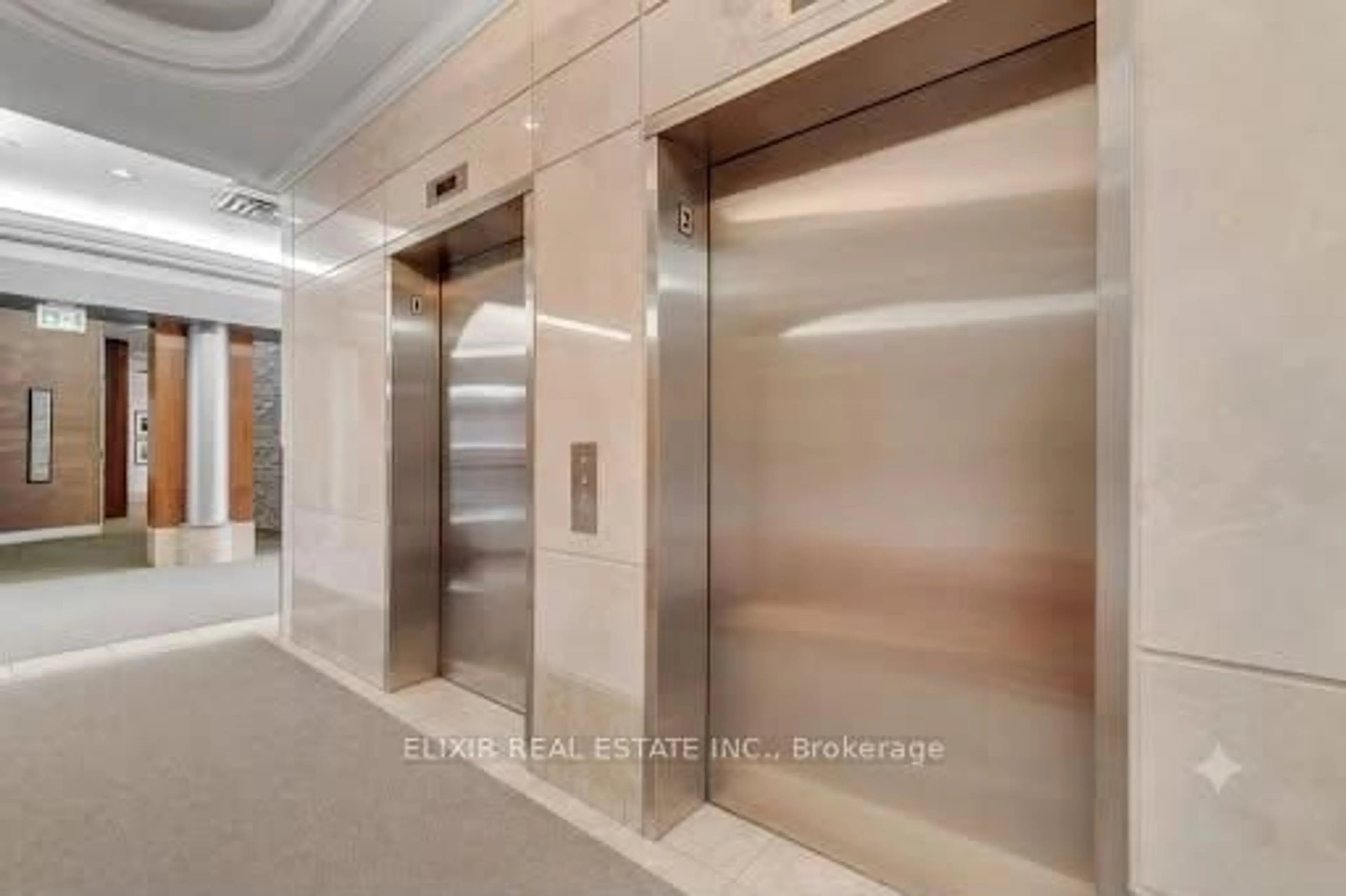 Indoor foyer for 55 Strathaven Dr #1006, Mississauga Ontario L5R 4G9