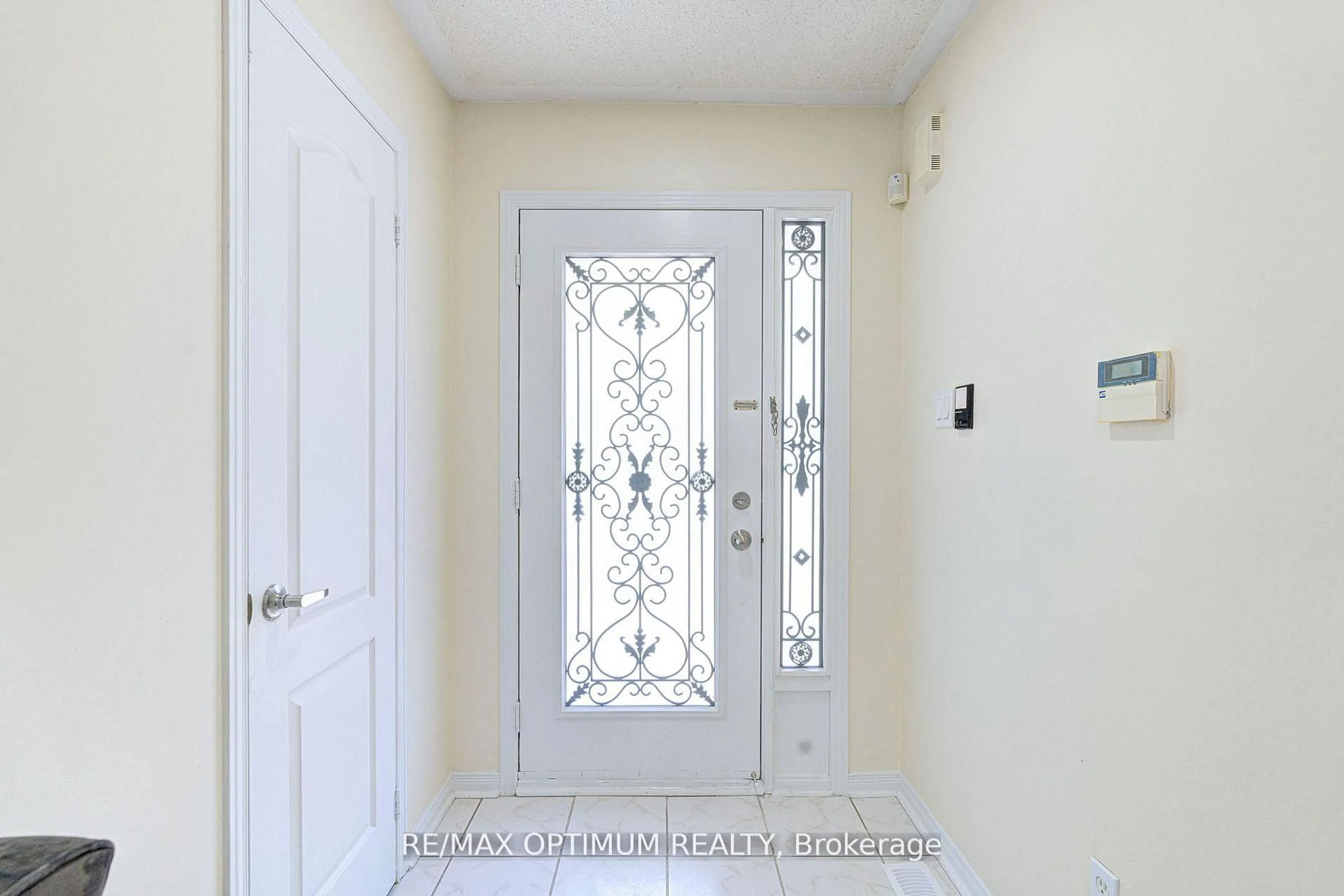 Indoor entryway for 20 Bramfield St, Brampton Ontario L7A 2W3