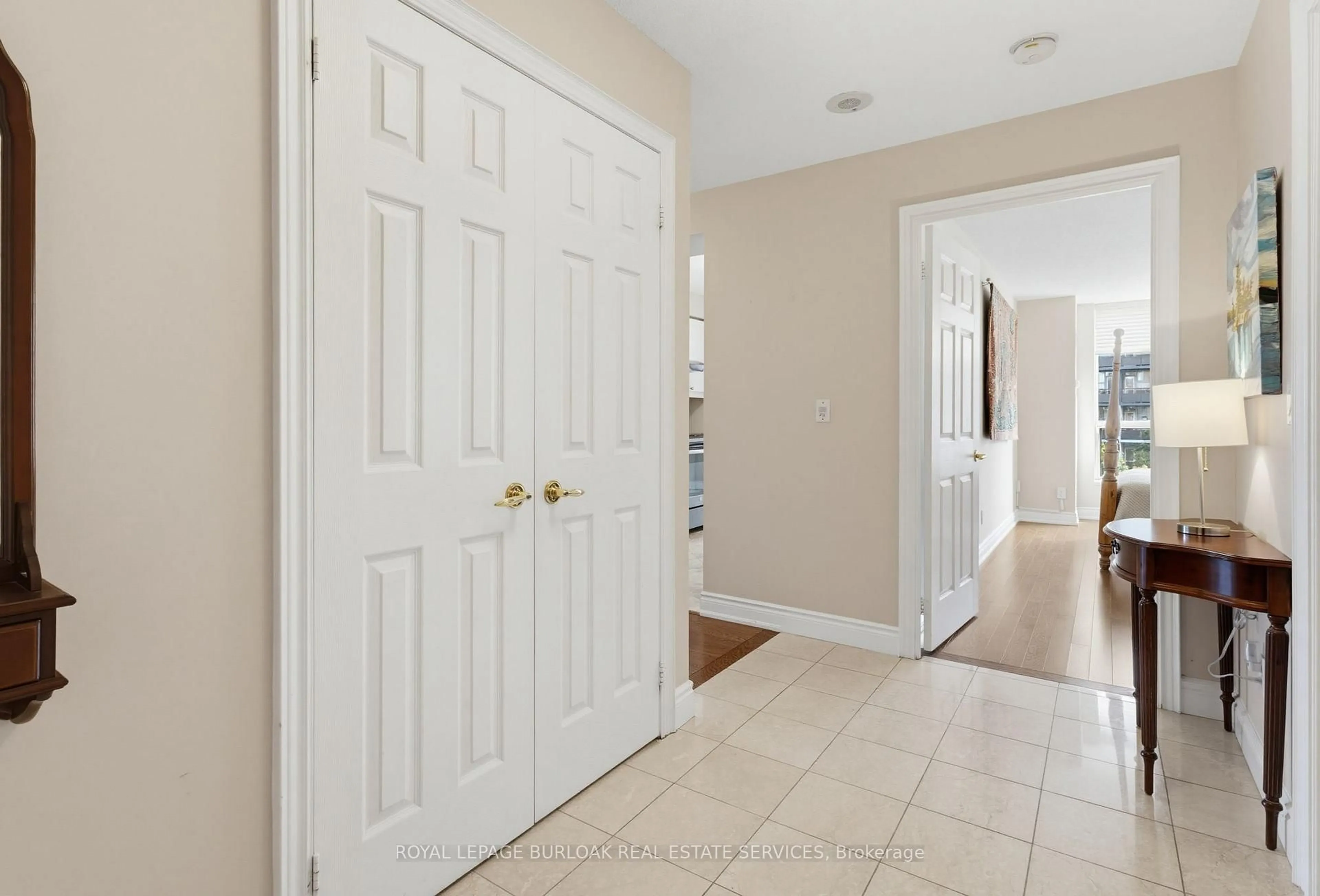 Indoor entryway for 442 Maple Ave #708, Burlington Ontario L7S 2L7