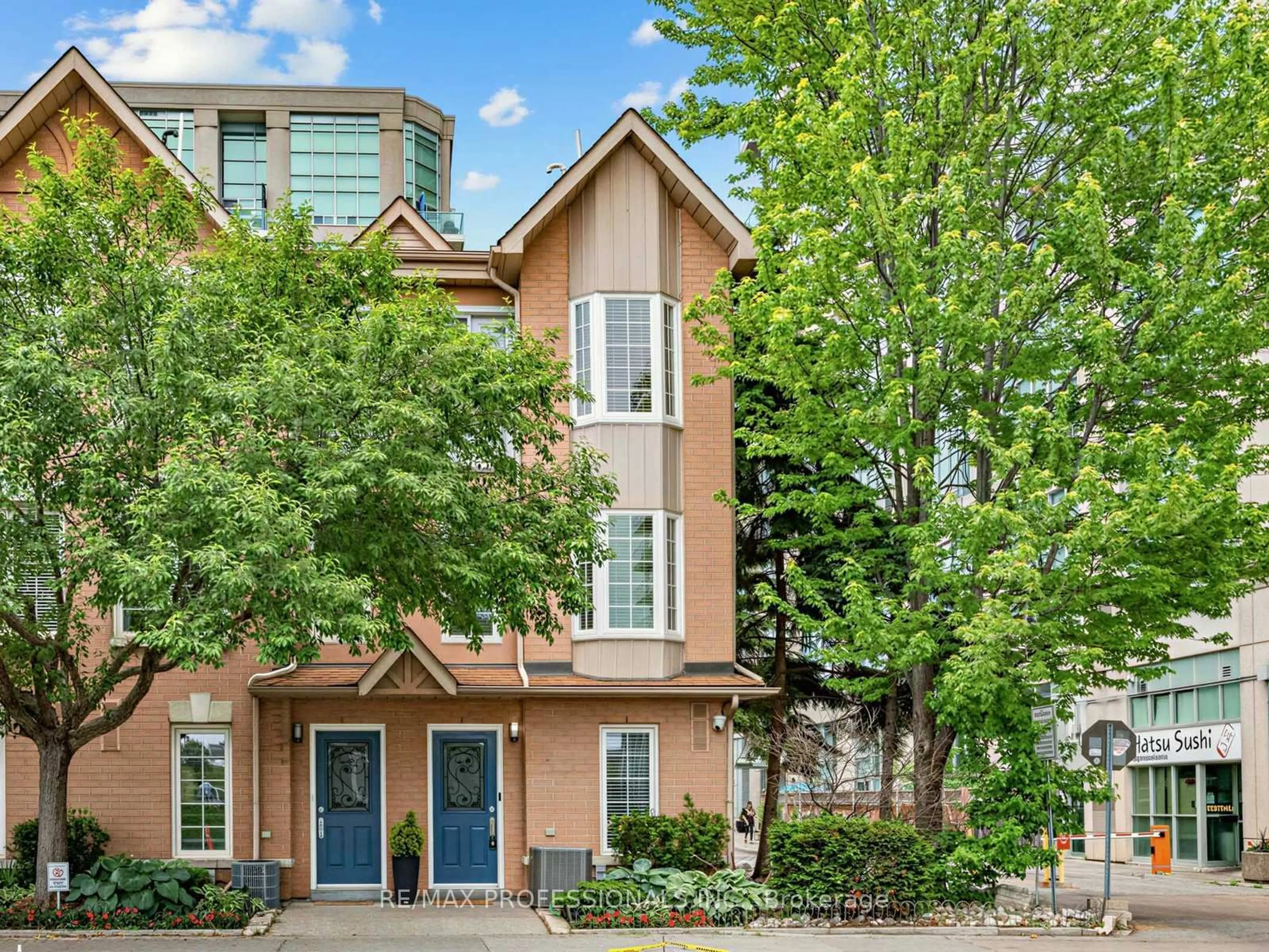 Unknown for 220 Manitoba St #32, Toronto Ontario M8Y 4G7