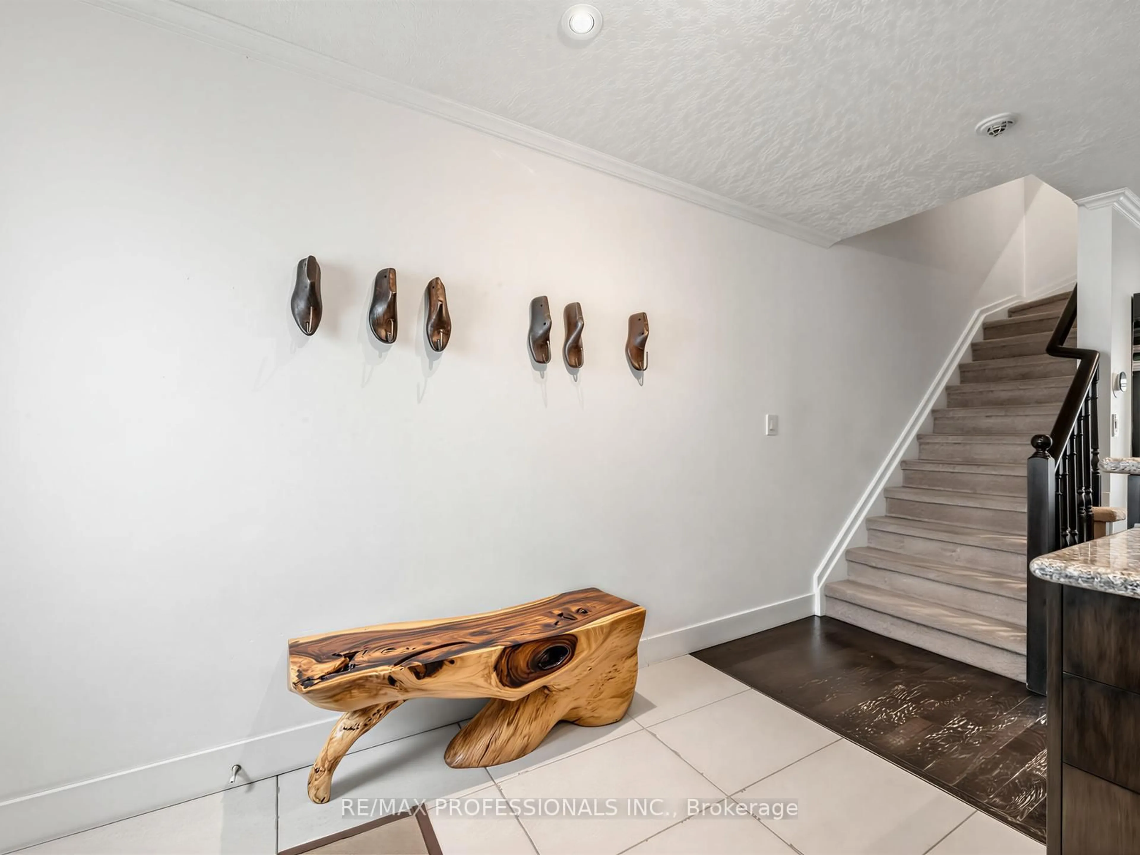 Unknown for 220 Manitoba St #32, Toronto Ontario M8Y 4G7